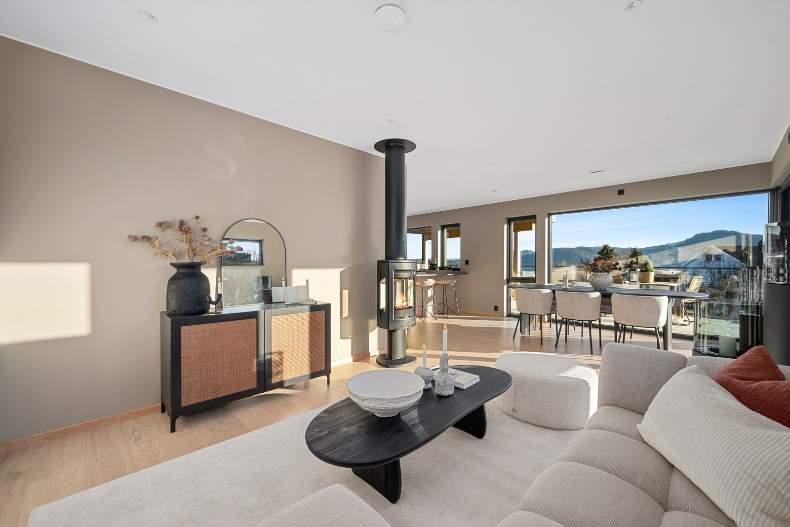 Bilde med møblering fra tilsvarende bolig ved siden Galleribilde