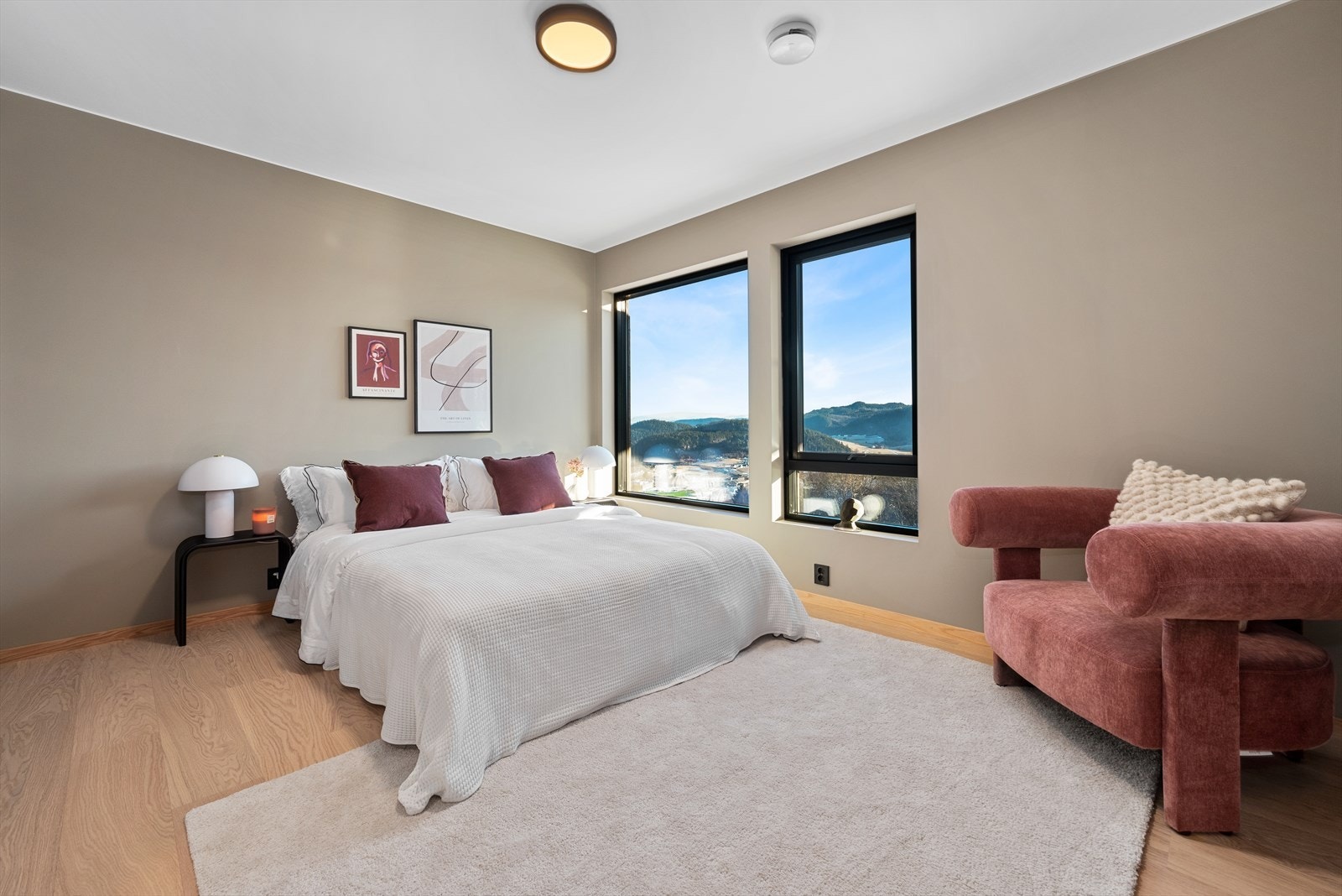 Bilde med møblering fra tilsvarende bolig ved siden Galleribilde