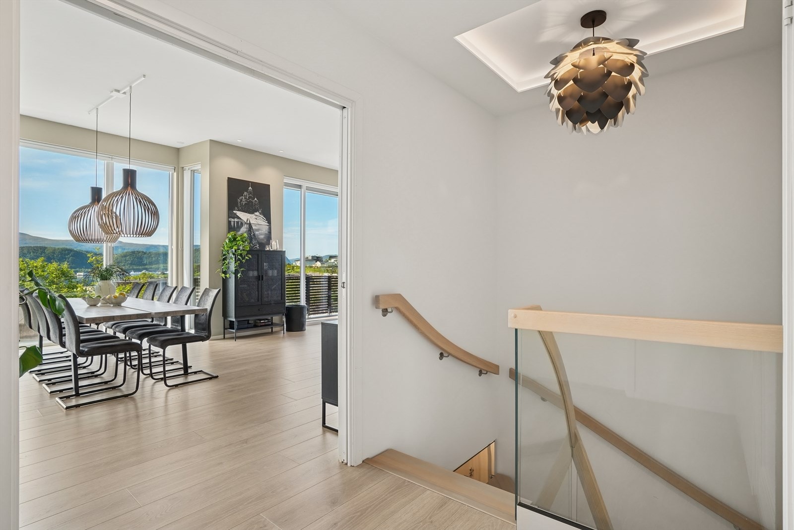 Trapp ned til 1. etasje Galleribilde