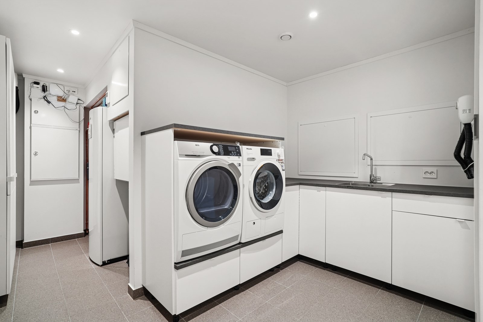 Vaskerom med opplegg for vaskemaskin Galleribilde