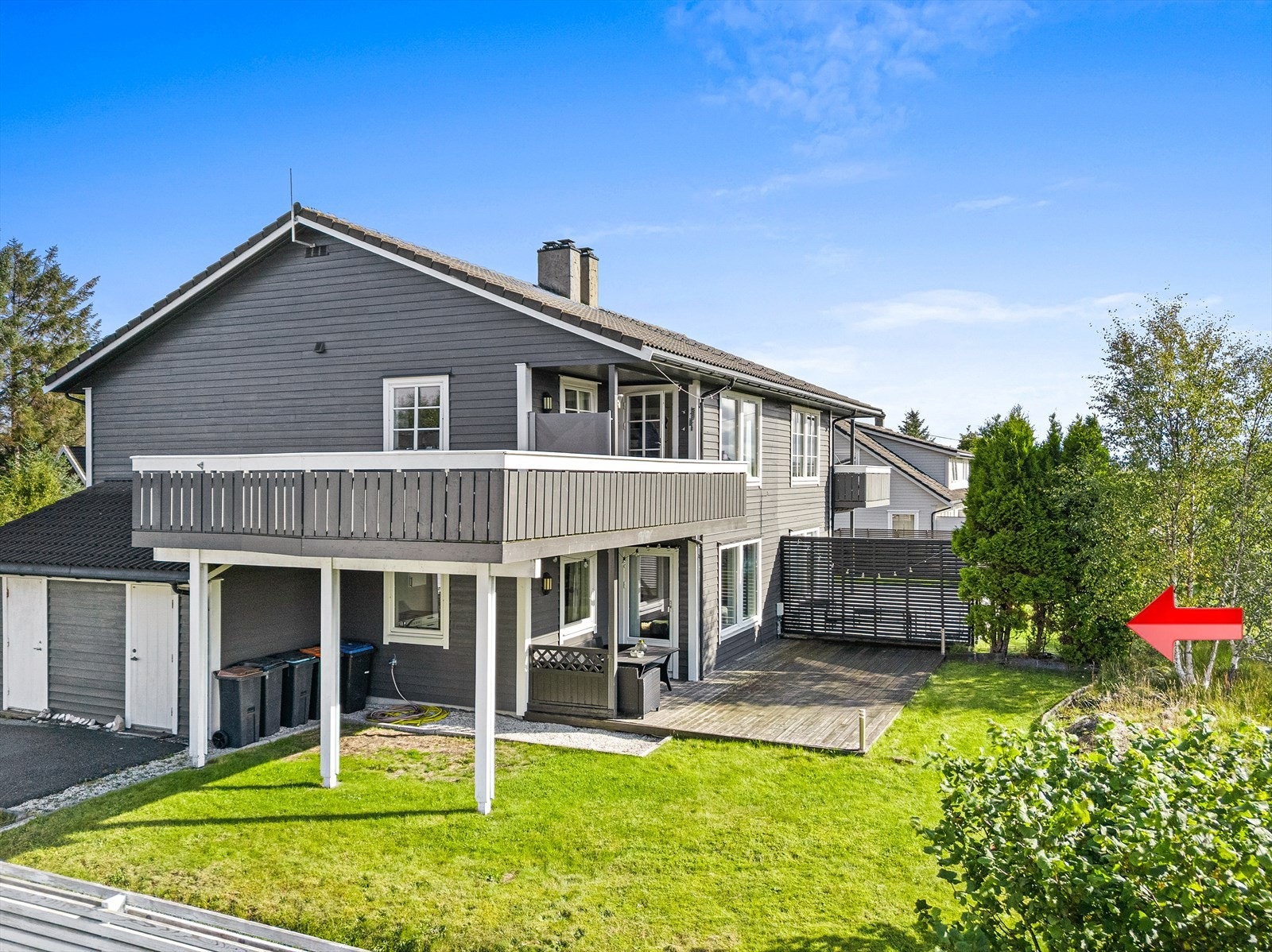 Flott opparbeidet uteområde i front av leiligheten Galleribilde