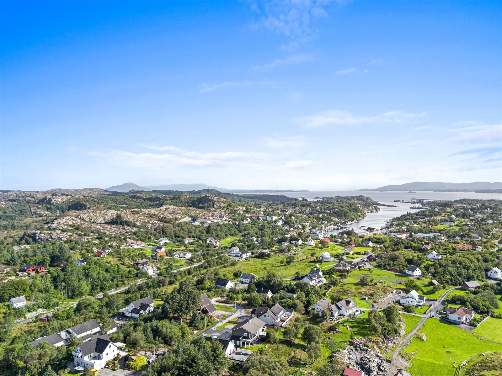 Fra eiendommene er det kort avstand ned til sentrum Galleribilde