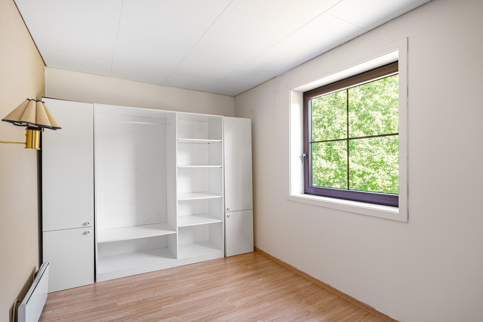 Det er to soverom i 1. etasje, dette er på 9,4 kvm Galleribilde