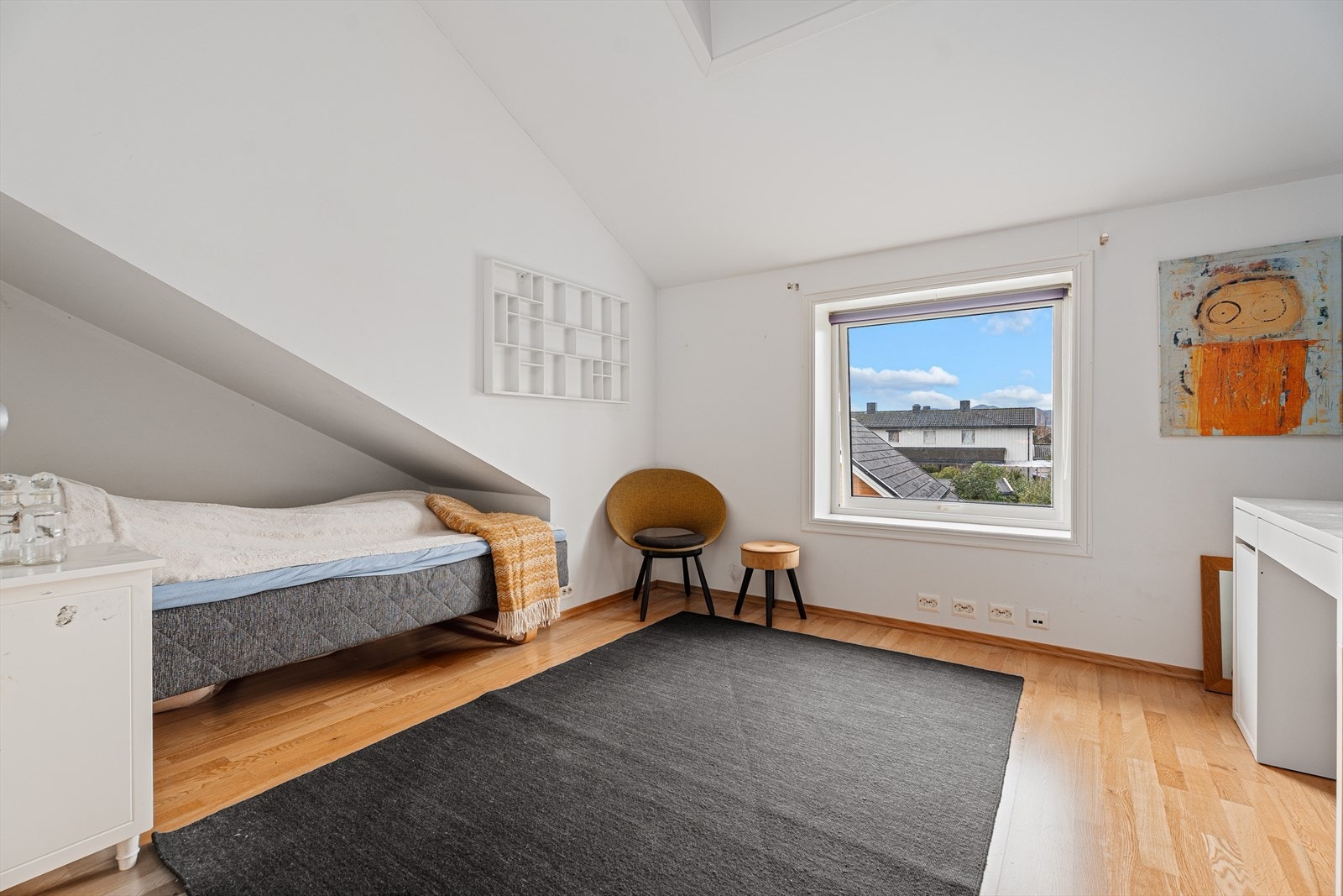 Boligen har totalt 5 soverom, hvorav tre ligger i 2. etasje. Galleribilde