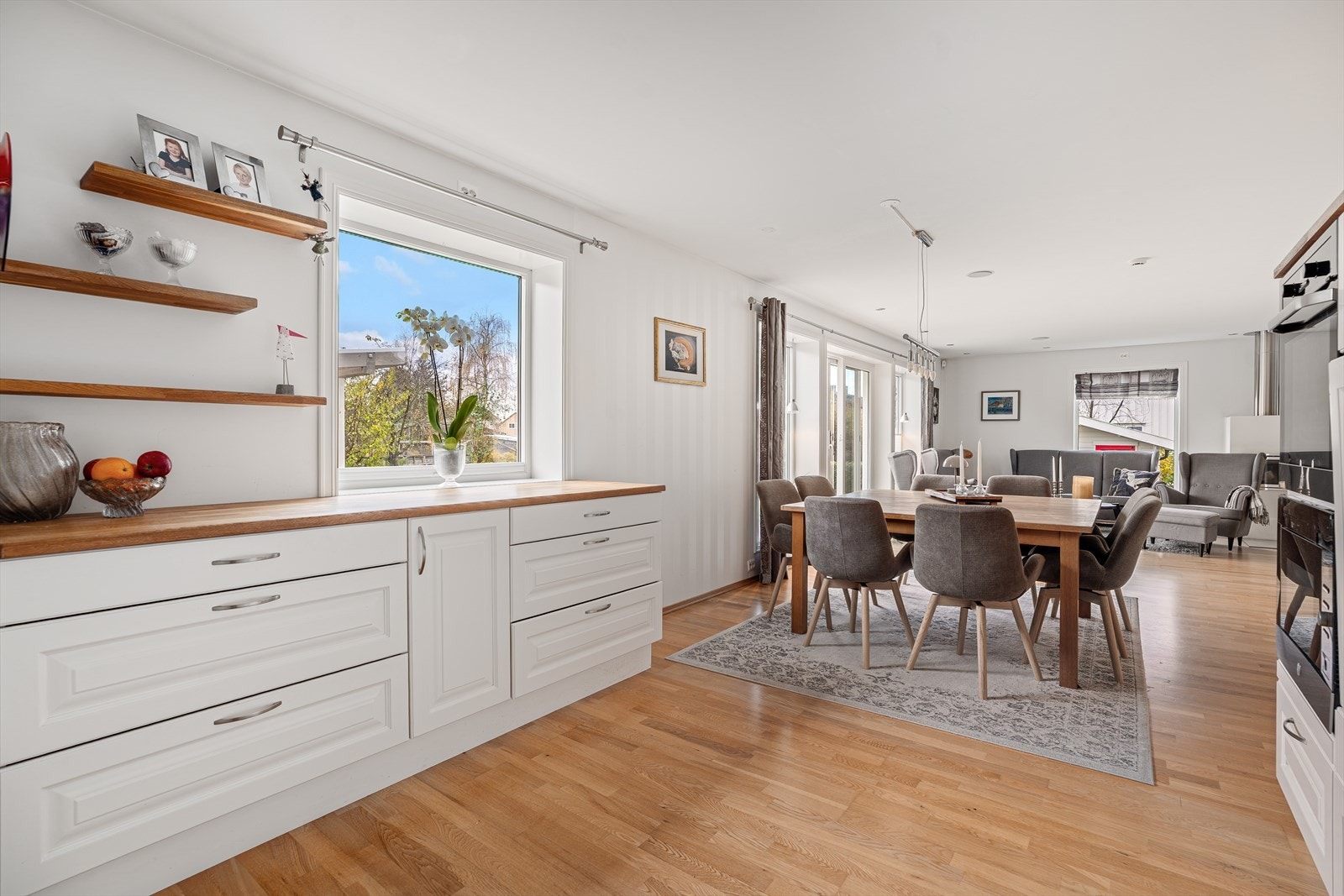 Naturlig spiseplass i tilknytning til kjøkkenet Galleribilde