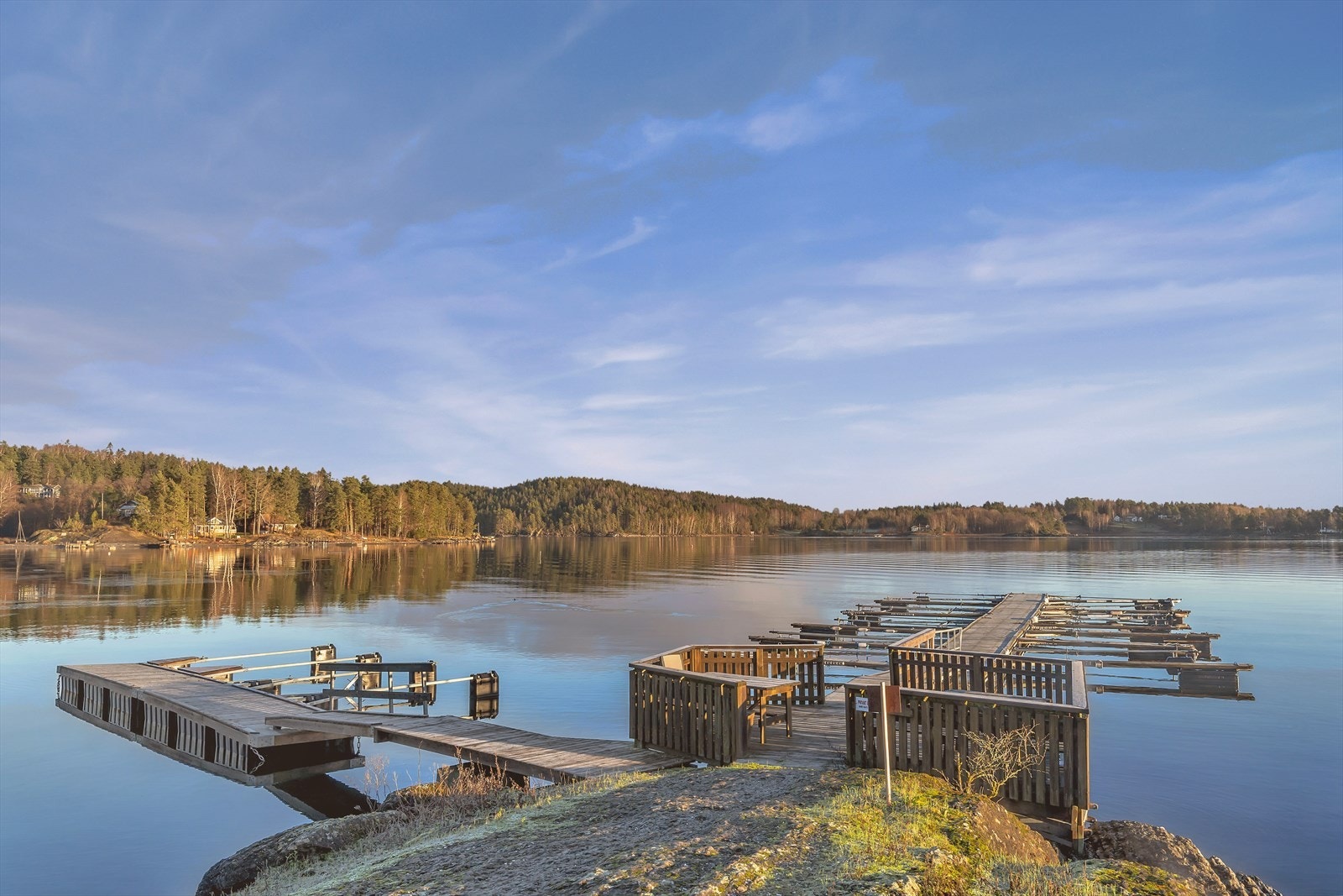 Vierntangen båtforening, båtplass rett nedenfor hytta Galleribilde