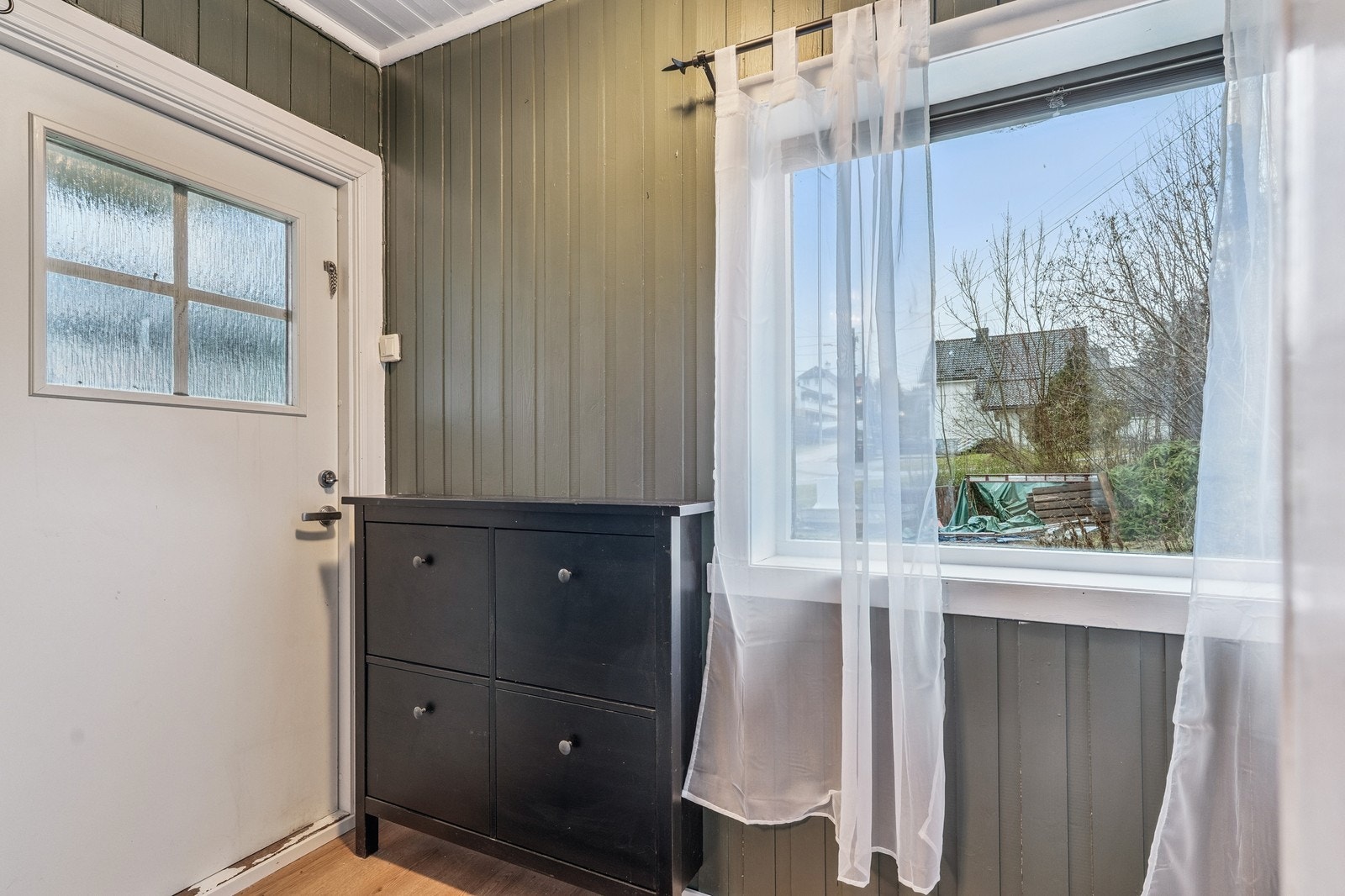 En enkel og trivelig hybelleilighet med eget bad og bod/vaskerom. Galleribilde