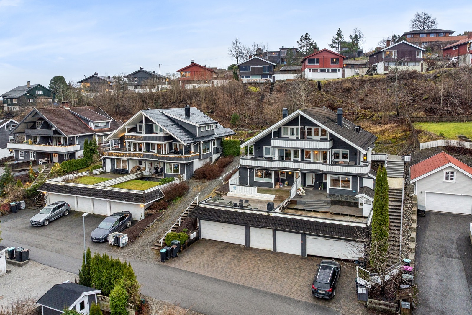 Det medfølger en garasjeplass i garasjerekken under boligen Galleribilde