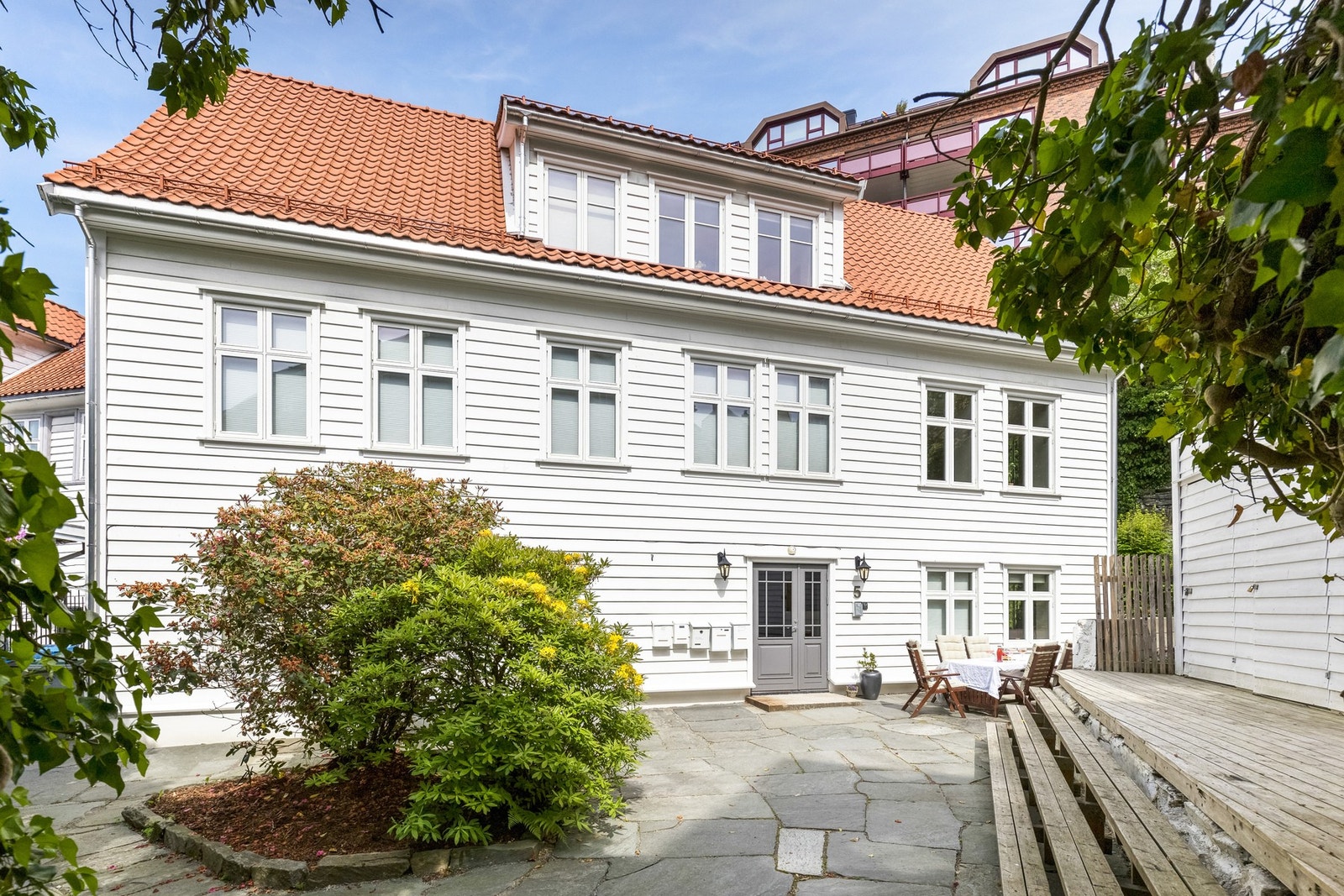 ASK Eiendomsmegling ved Marcus Ullebø har gleden av å presentere Skutevikens tverrgate 5! Galleribilde