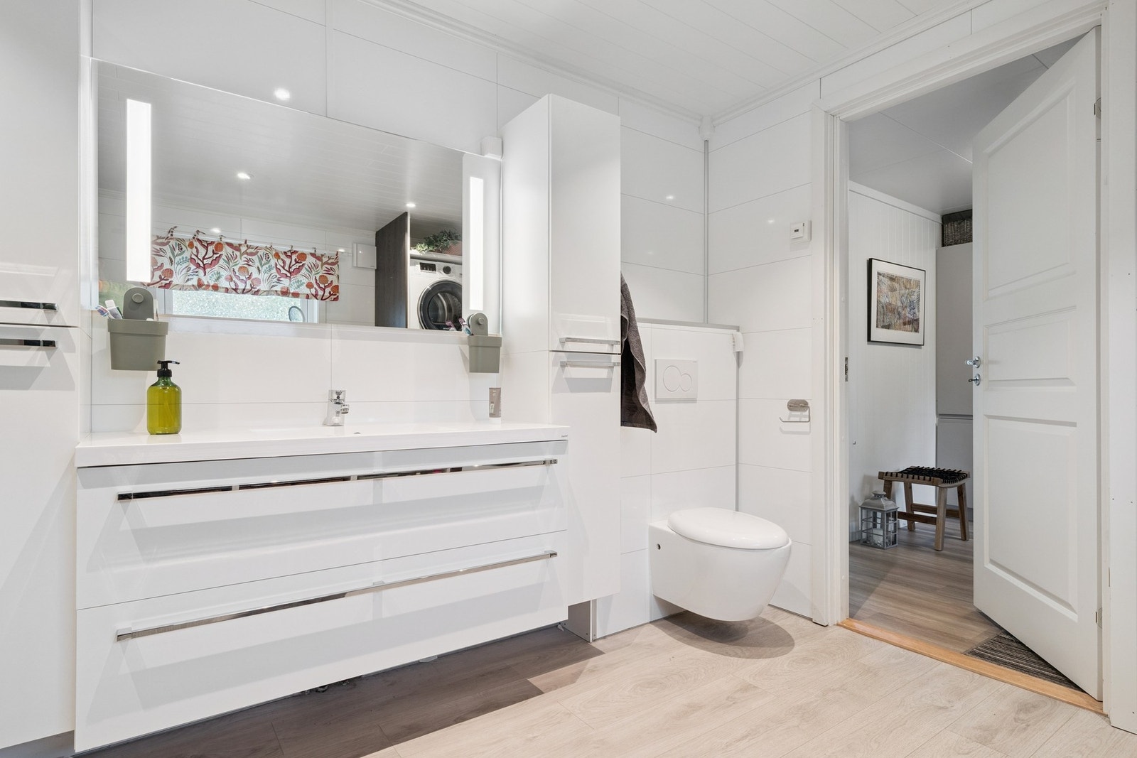 Rikelig med lagringsplass i innredningen. Galleribilde