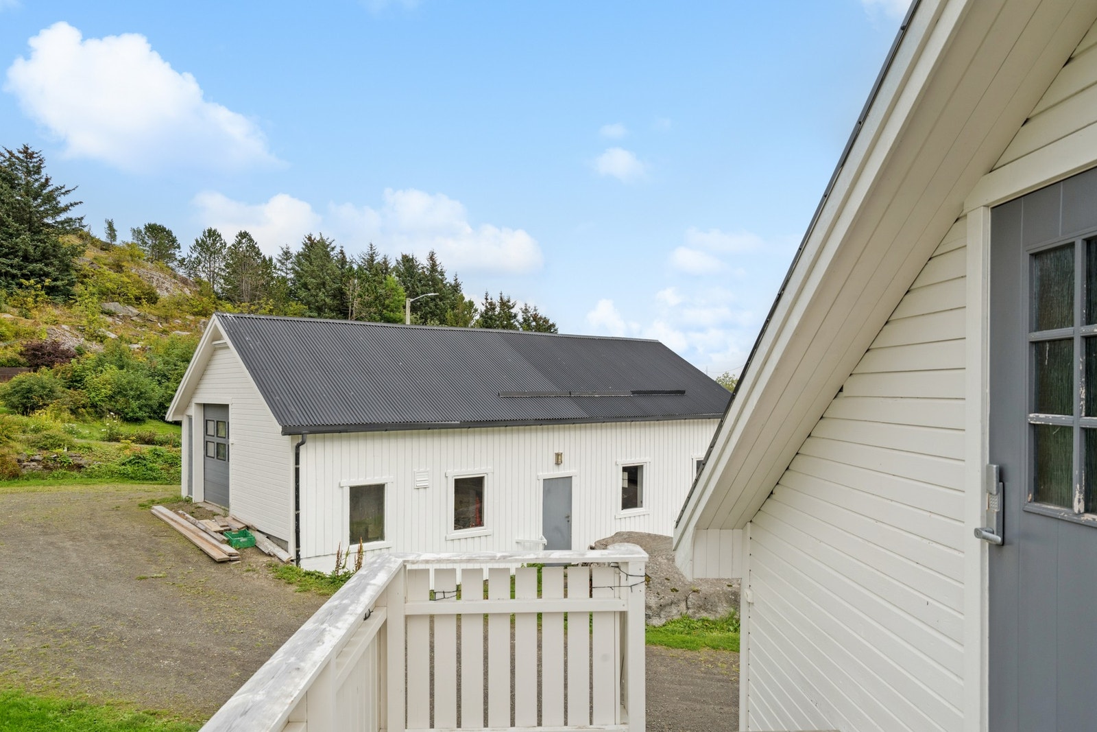 Trapp opp til garasjeloftet på utsiden. Galleribilde