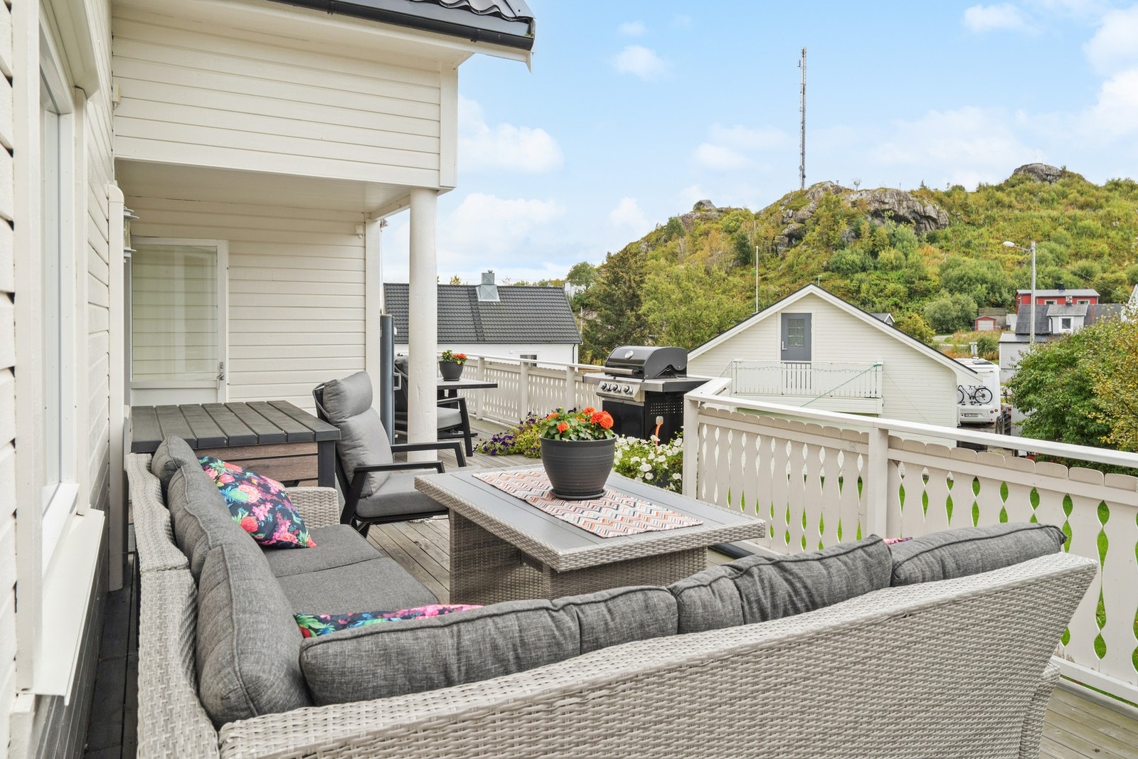 God plass til utemøbler og grill. Galleribilde