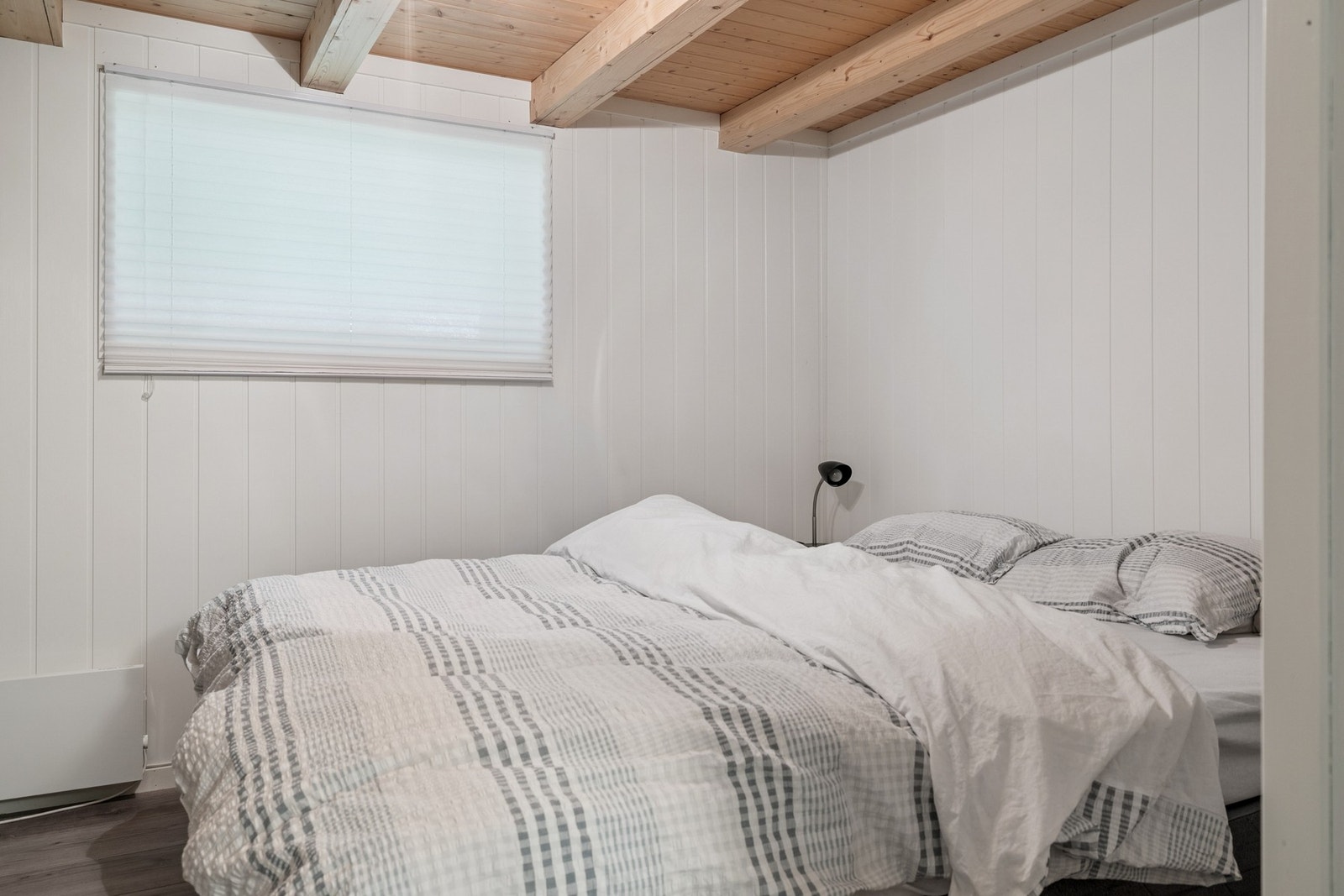 Arbeidsrom omgjort til soverom. Det foreligger ingen søknad om bruksendring og kjøper overtar risiko for dette. Galleribilde