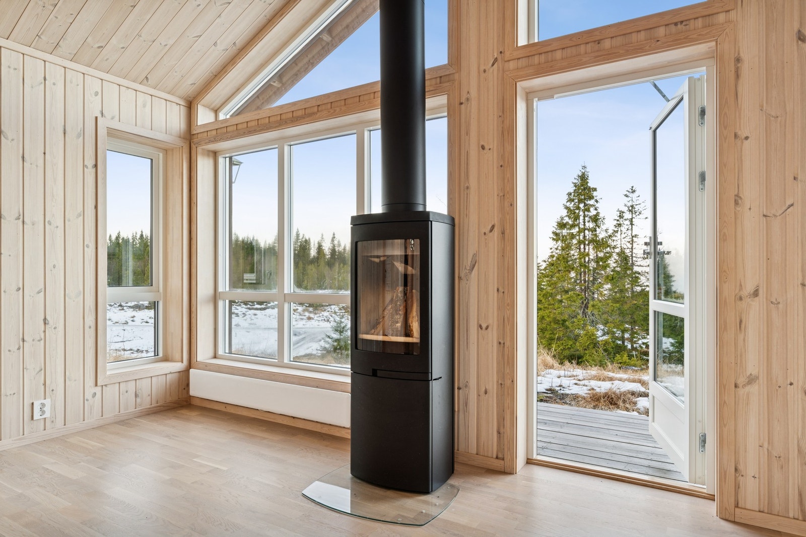 Fra stuen er det utgang til terrassen. Galleribilde