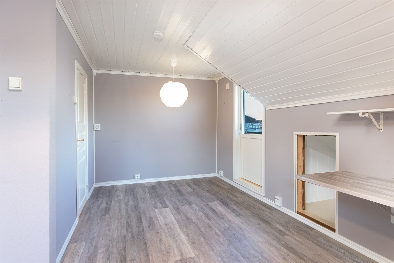 Soverom i 2. etasje med adkomst til kryploft Galleribilde