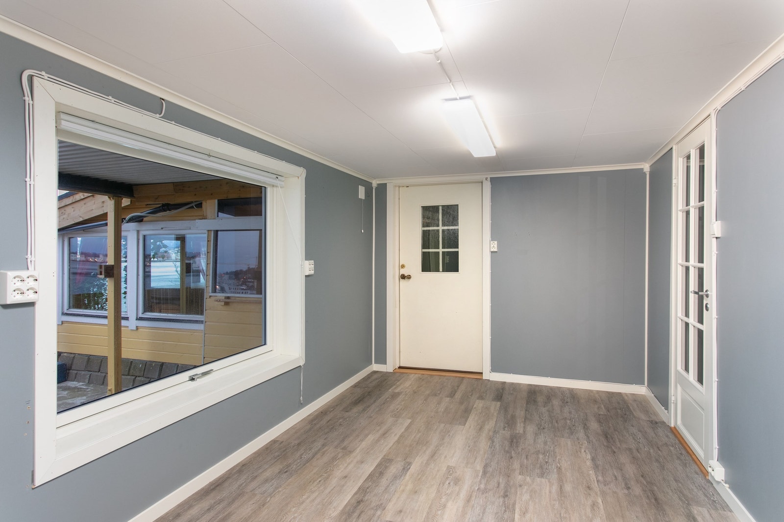 Arbeidsrom i underetasjen med utgang mot øst Galleribilde