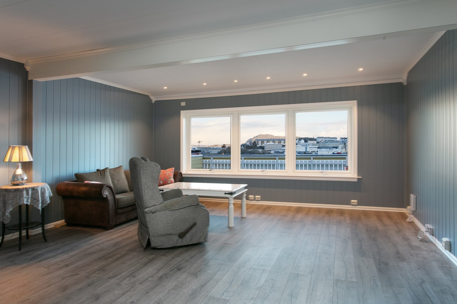 Stue med flott utsikt mot Aspevågen og mot Ålesund by Galleribilde