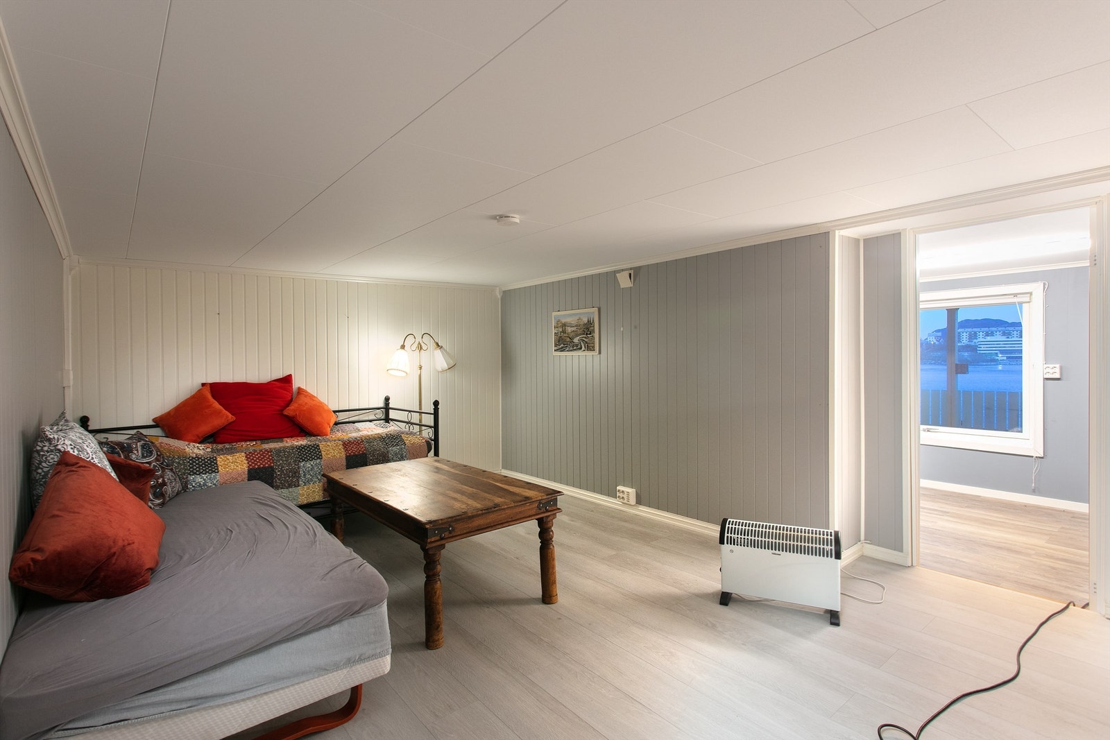 Fra kjellerstuen i underetasjen mot arbeidsrom Galleribilde