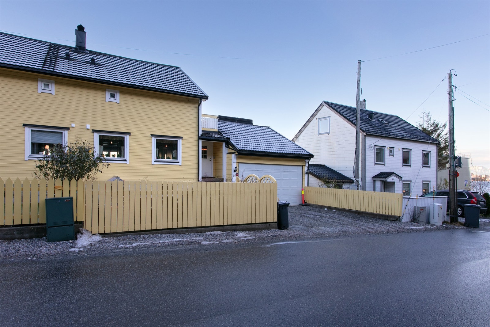 Fasade mot gate Galleribilde