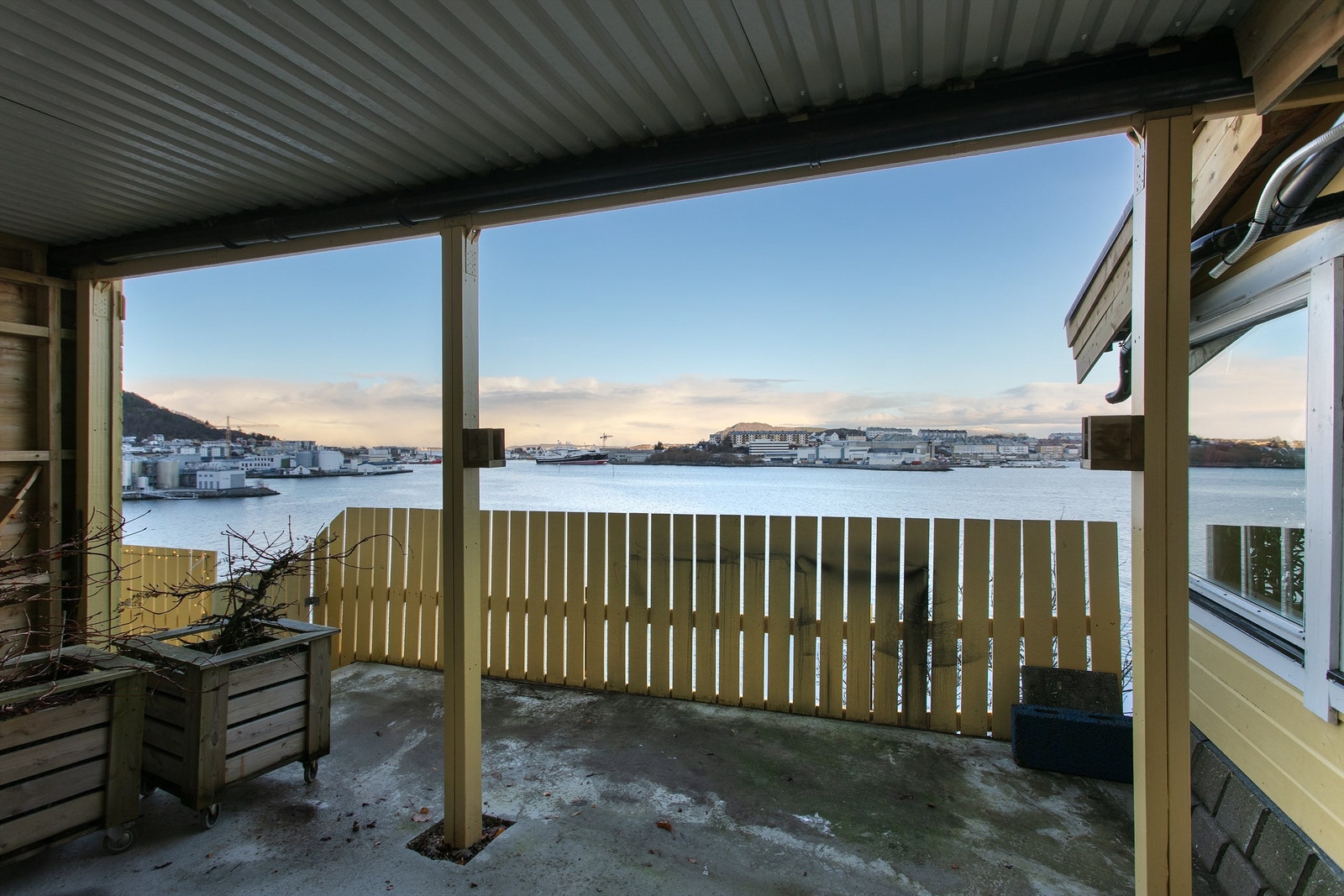 Overbygget uteplass i underetasjen Galleribilde