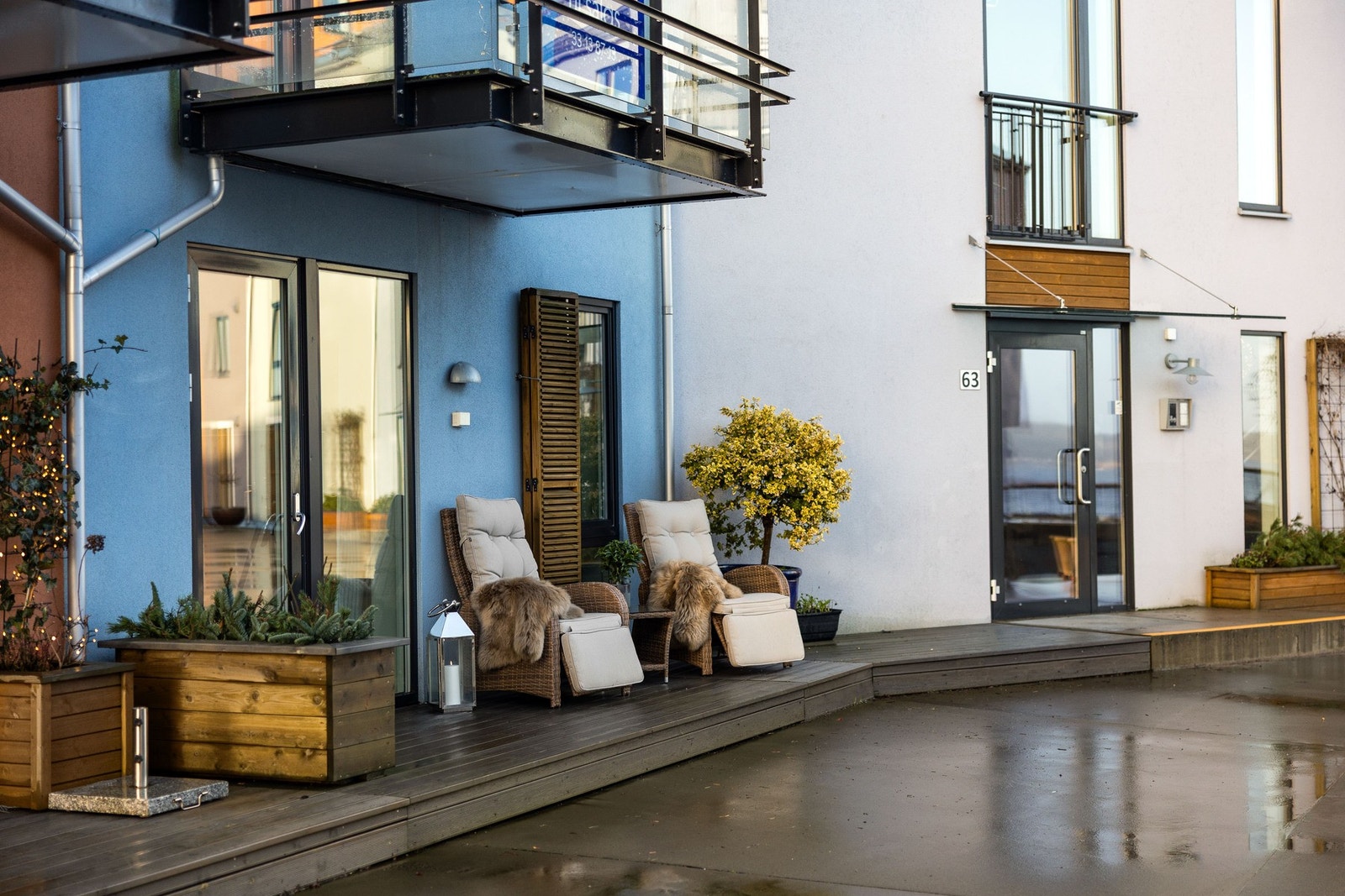 Leiligheten er gjennomgående og har uteplasser på begge sider. Galleribilde