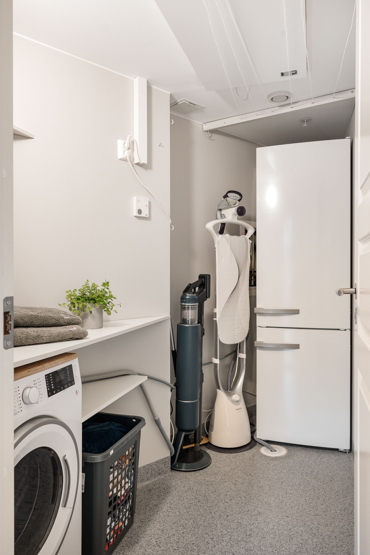 Bod i tilknytning til hovedsoverom har opplegg for vaskemaskin. Galleribilde