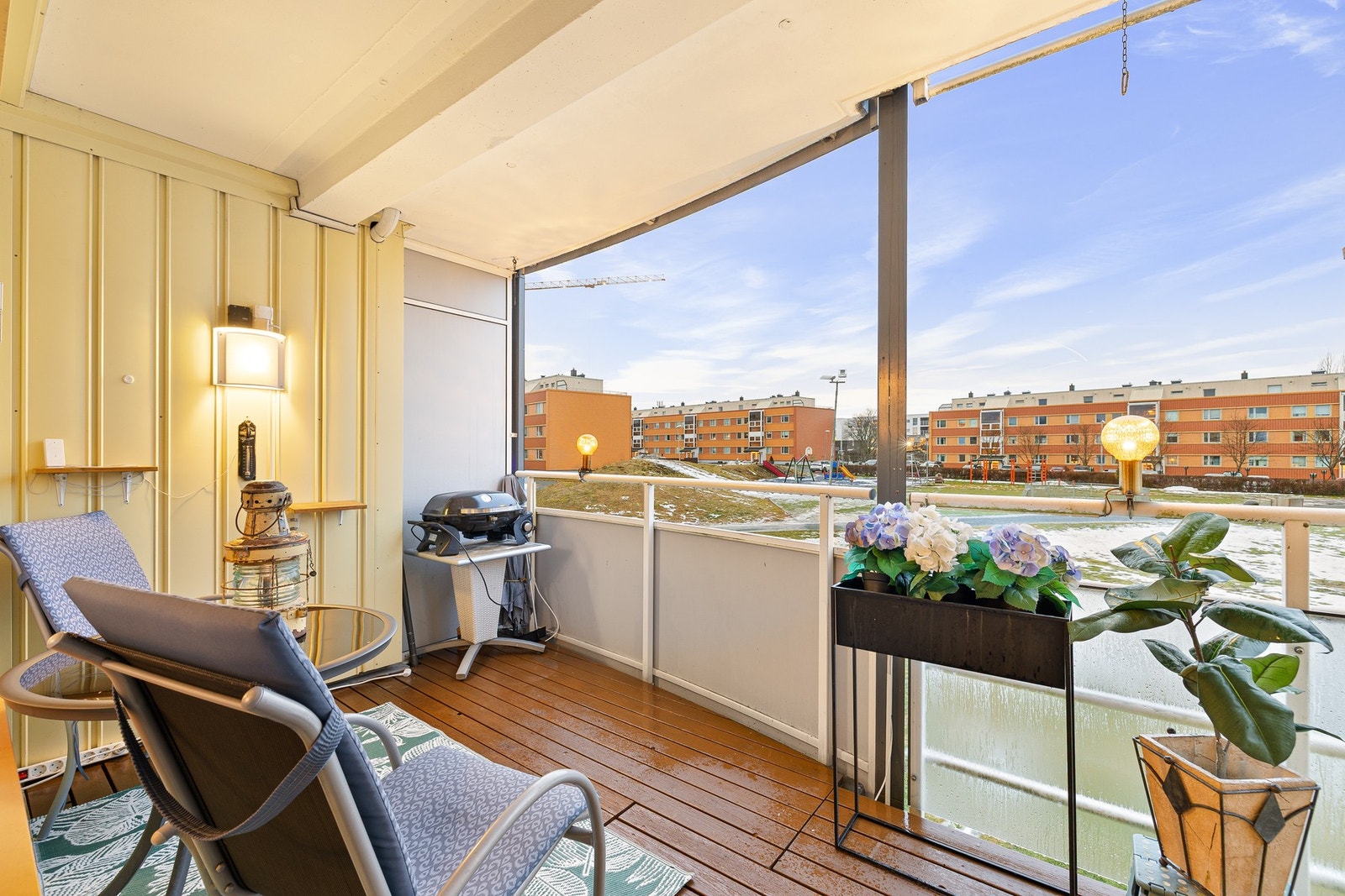 Fin vestvendt balkong på 8 kvm. Her er det svært gode solforhold fra tidlig ettermiddag til sen kveld. Galleribilde