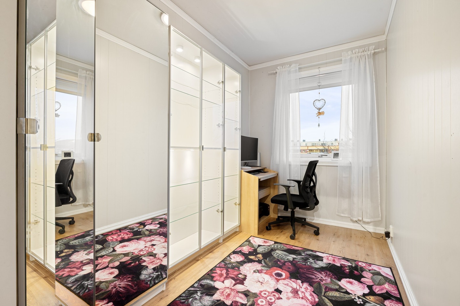 Det trede soverommet er på 6,5 kvm. Dette rommet brukes som kontor i dag. Galleribilde