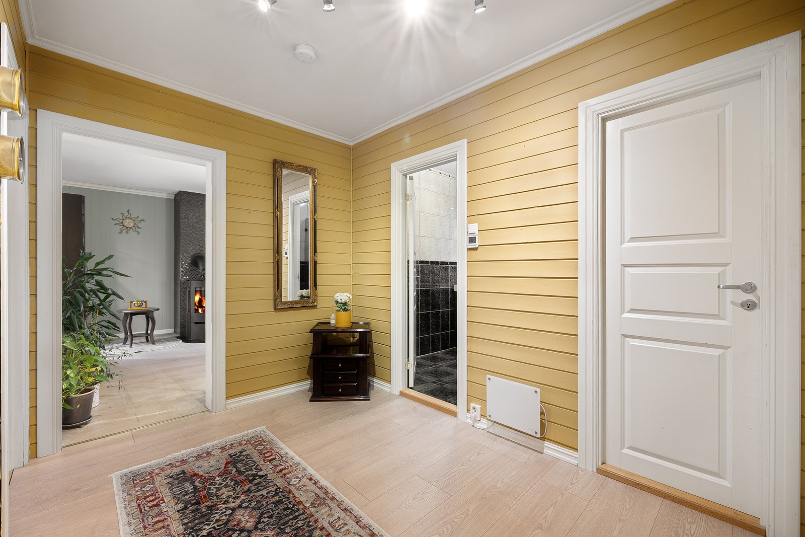 Romslig entré på 7 kvm. Galleribilde