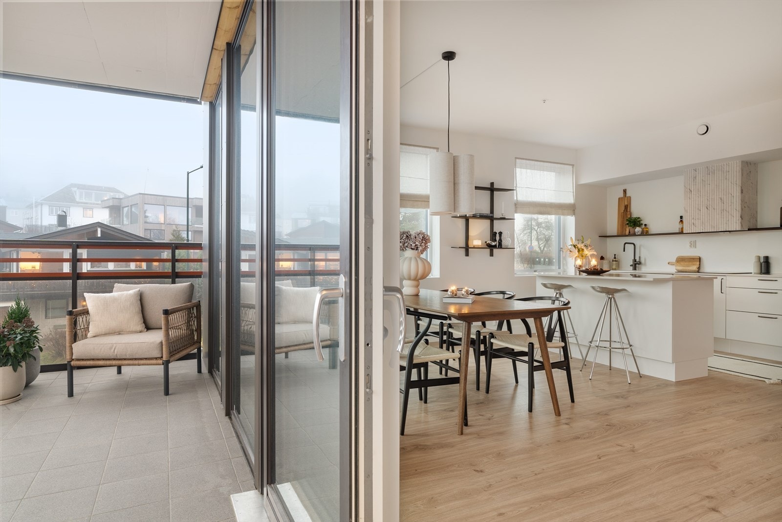 Fra stuen er det direkte adgang til balkong. Galleribilde