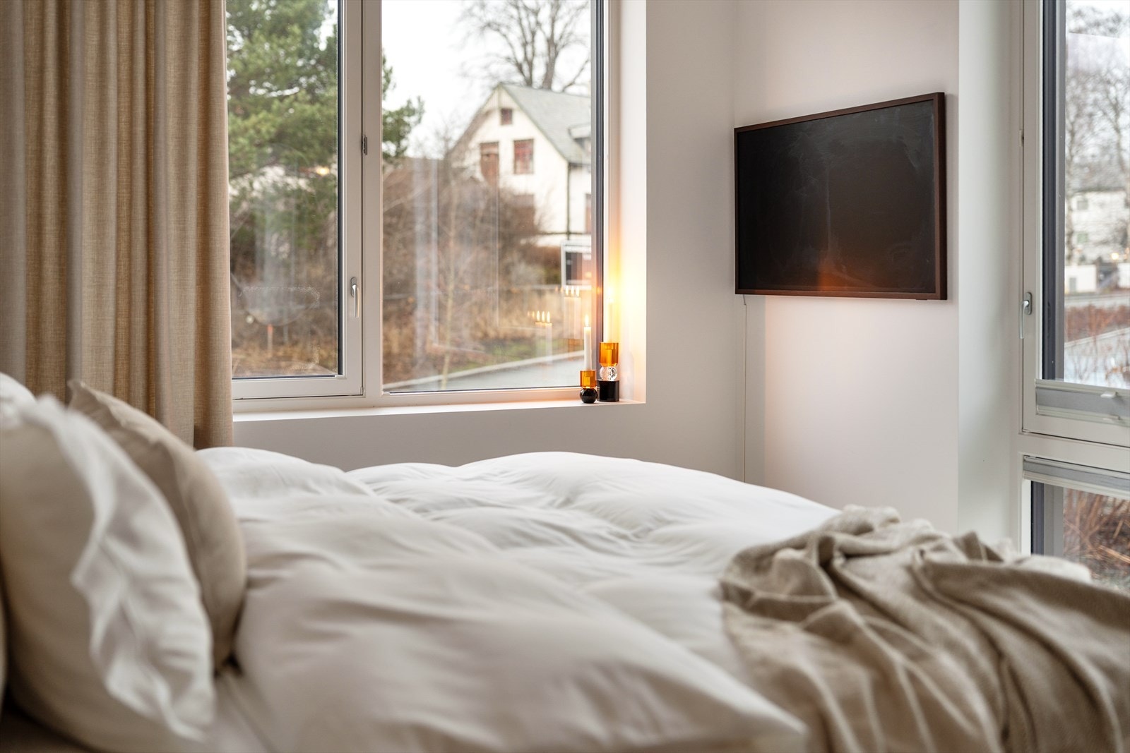 Soverommet måler hele 11 m², med god plass til dobbeltseng. Galleribilde