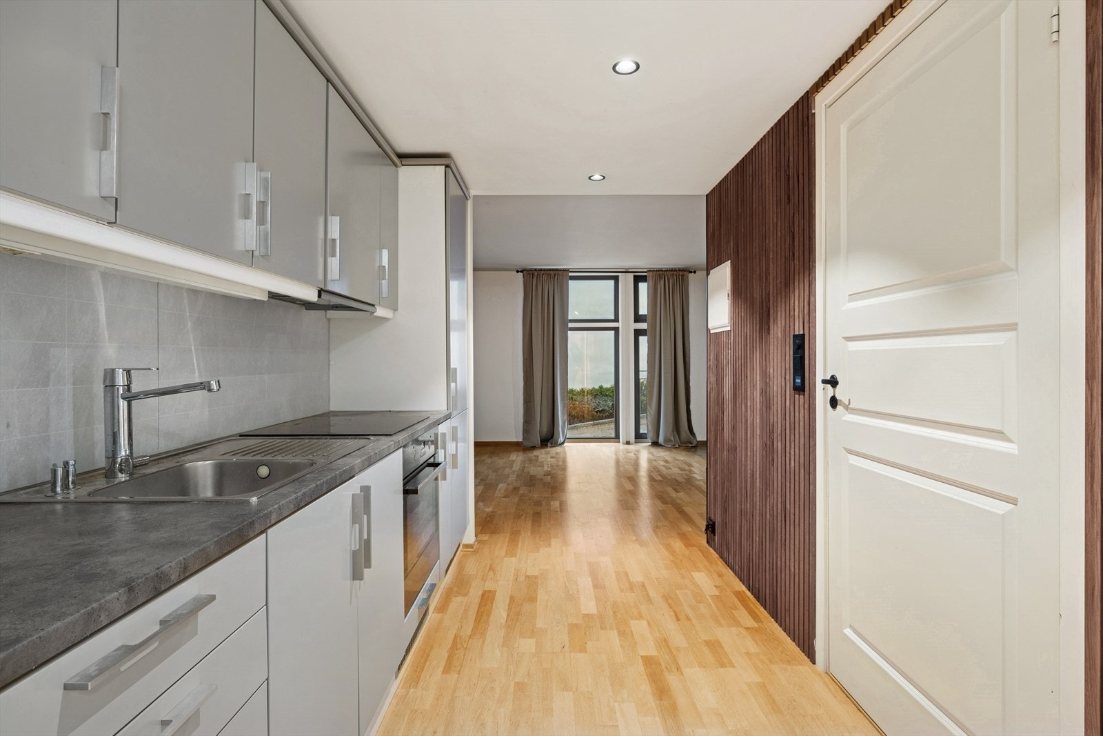 Komfortabel vannbåren varme i alle gulv utenom badet - og det er inkludert i felleskostnadene Galleribilde