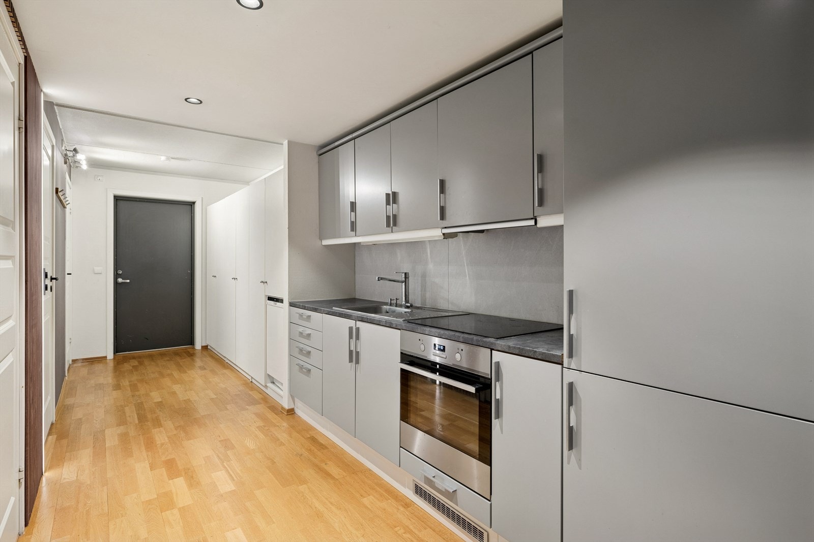 Leilighetens kjøkken ble oppgradert i 2017. Stilrent og velfungerende. Galleribilde