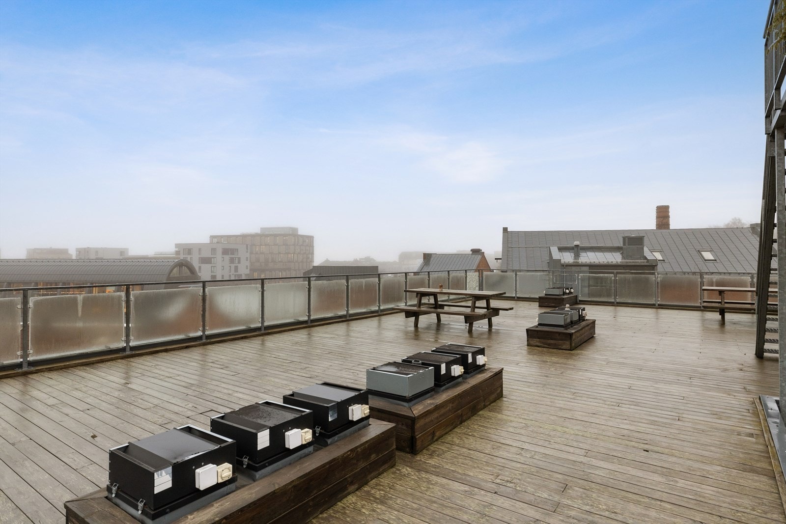 Det er tilgang til to felles takterasser med flott utsikt og gode solforhold. Galleribilde