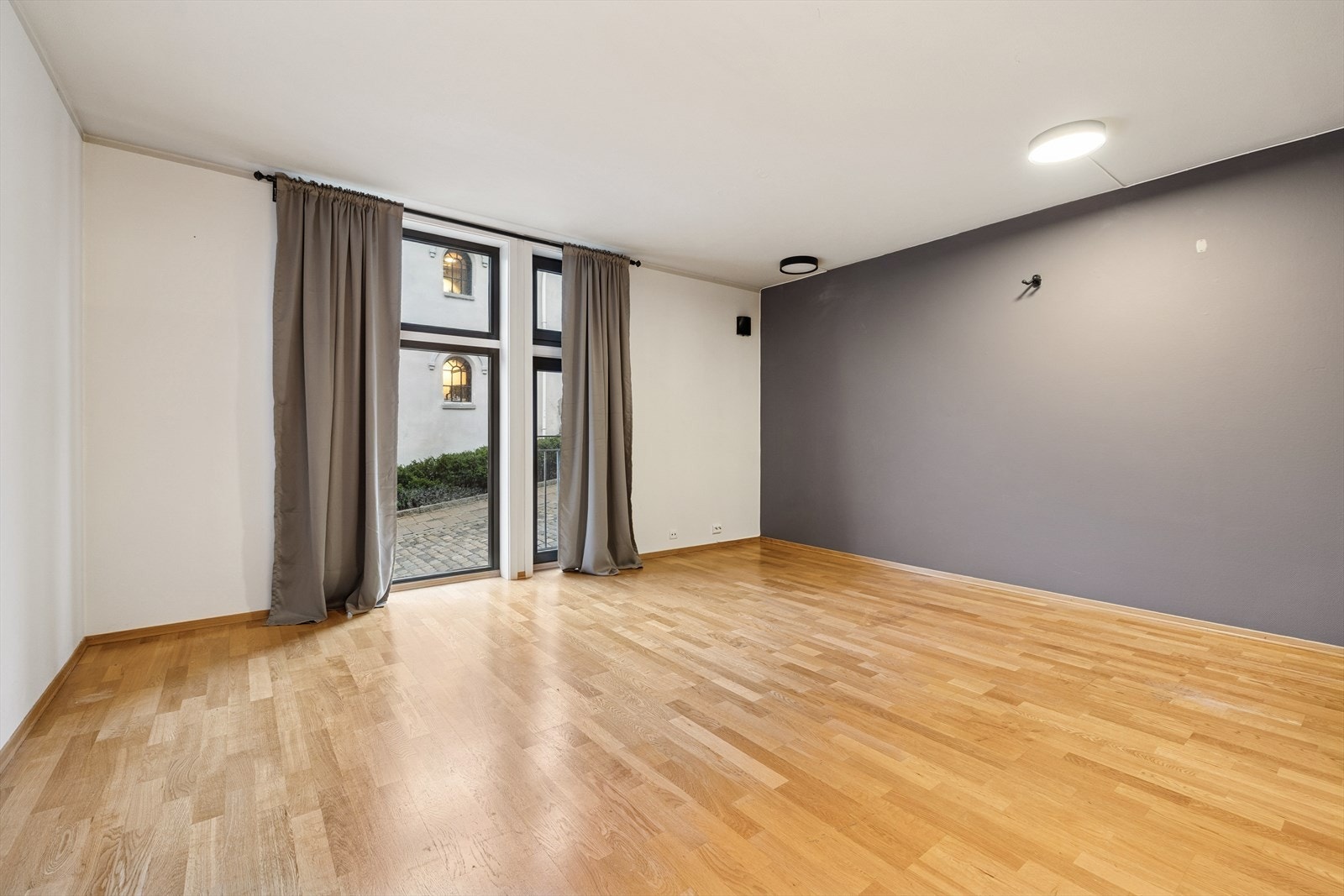 Her får du en moderne og velholdt 2-roms selveier midt i Møllebyen! Galleribilde