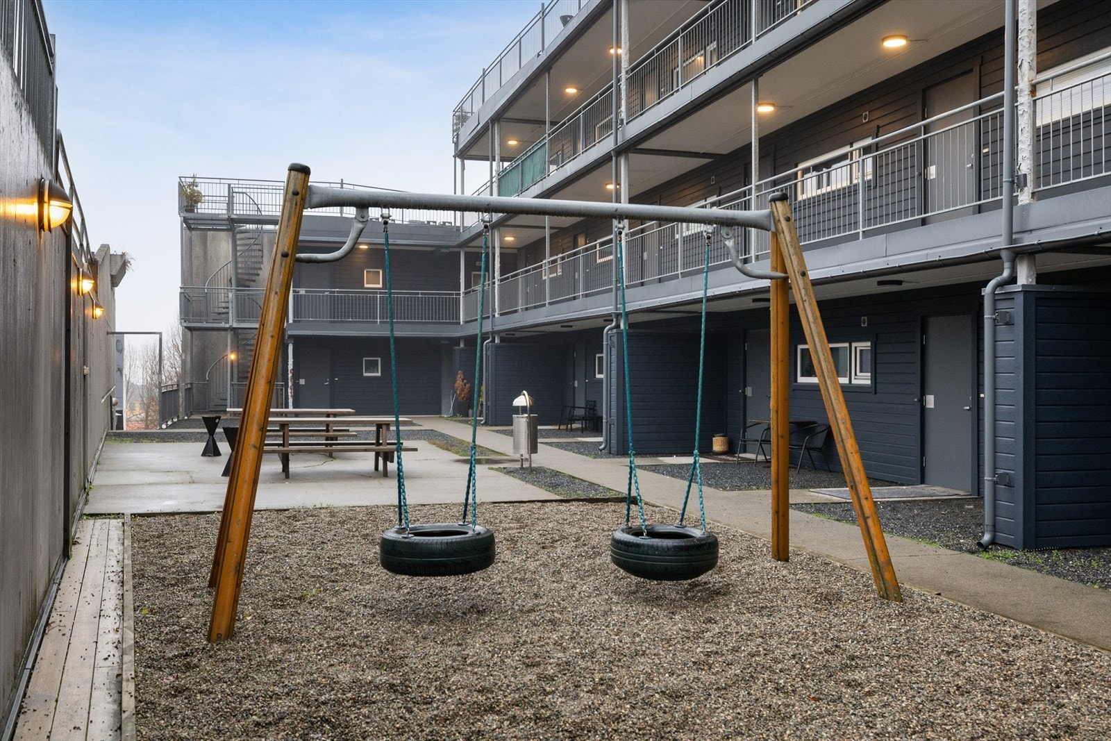 Fellesarealene har mange sitteplasser og huskestativ. Galleribilde