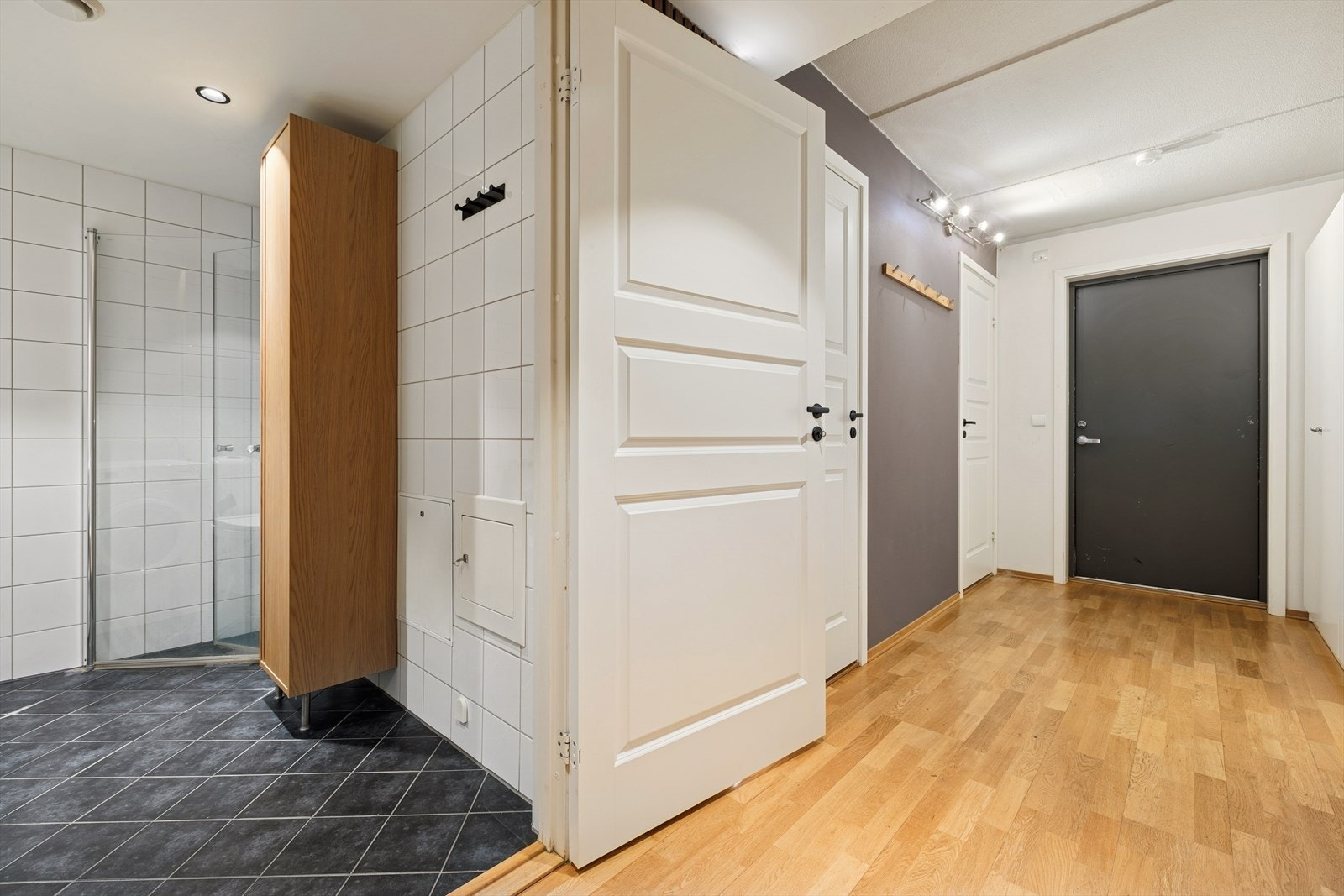 Fra gangen kommer vi til boligens baderom. Galleribilde