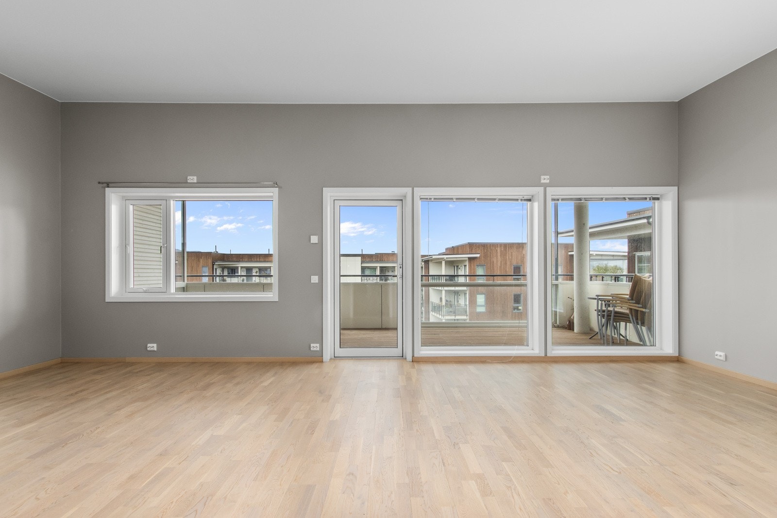 God plass til både sofaløsning og spisebord - flere møbleringsmuligheter. Galleribilde