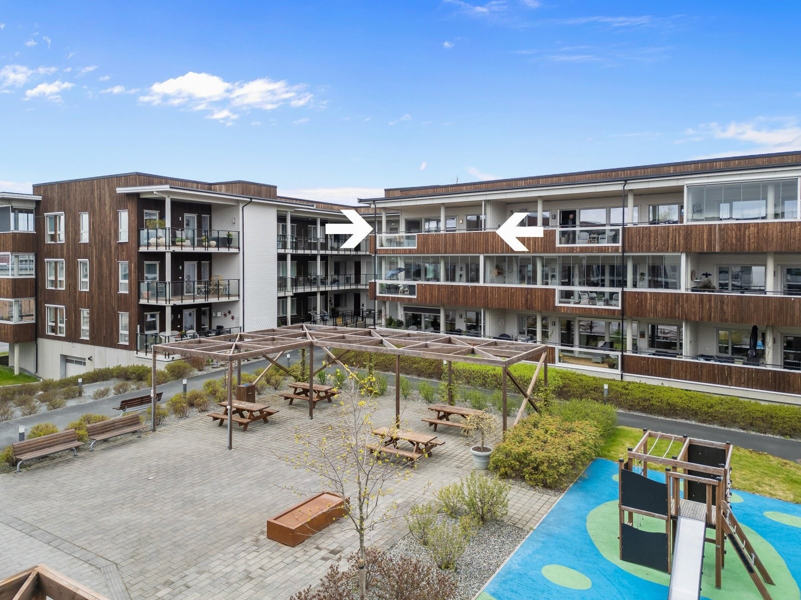 Utmerket beliggenhet i komplekset, på hjørnet i toppetasjen. Galleribilde