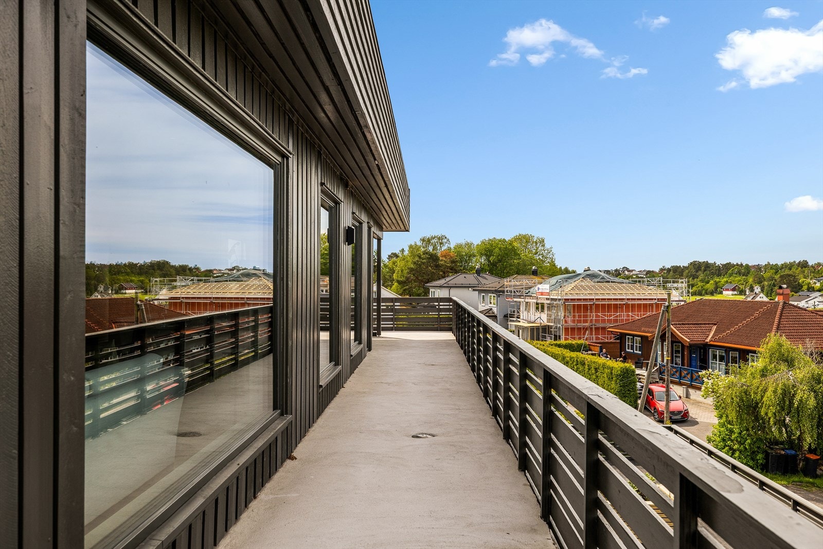 Her kan du nyte solen til den går ned, i rolige og solfylte omgivelser. Galleribilde