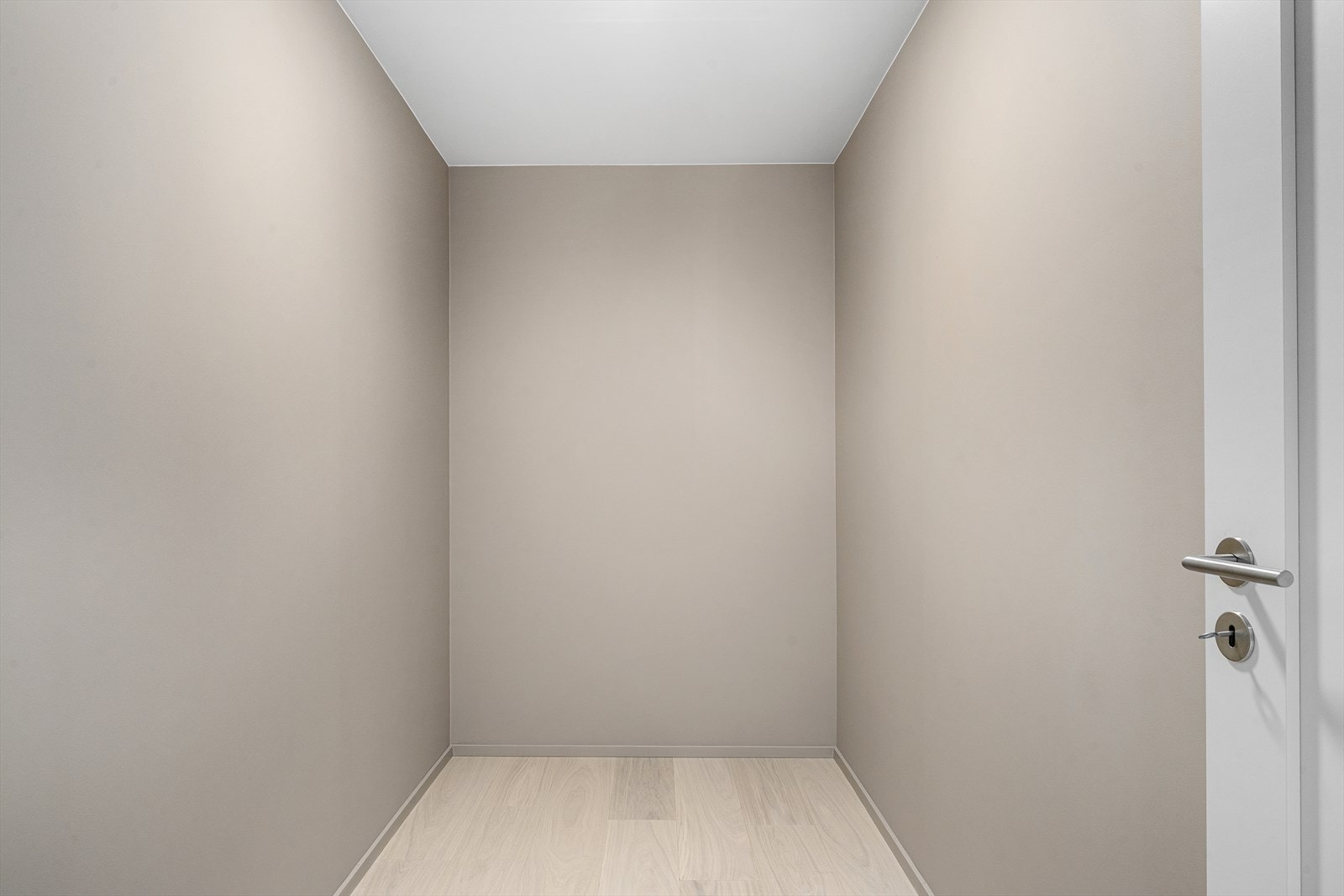 Praktisk bod med god plass til oppbevaring. Galleribilde