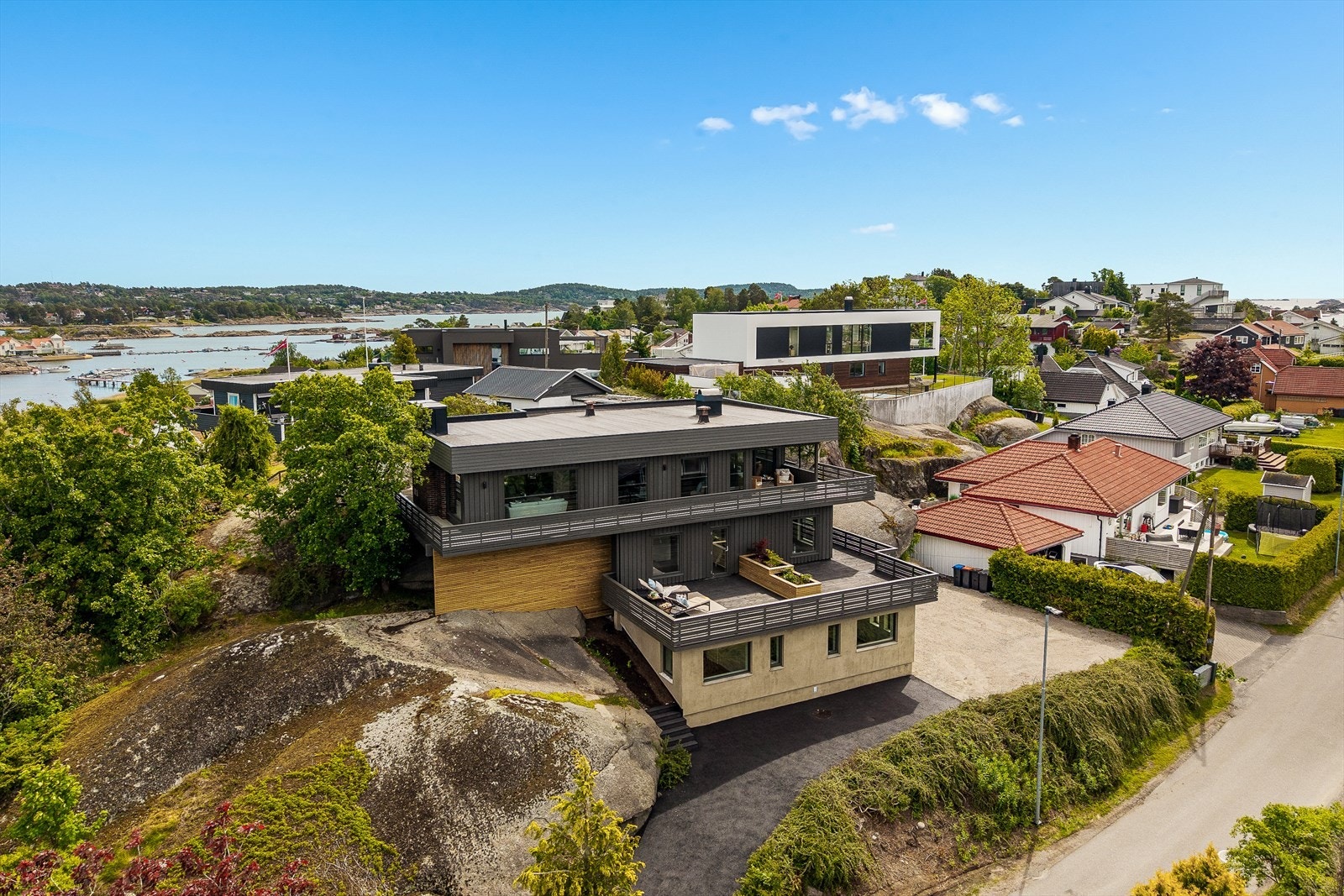 Her får du en unik kombinasjon av eksklusiv standard, gjennomtenkt planløsning og fleksible løsninger. Galleribilde