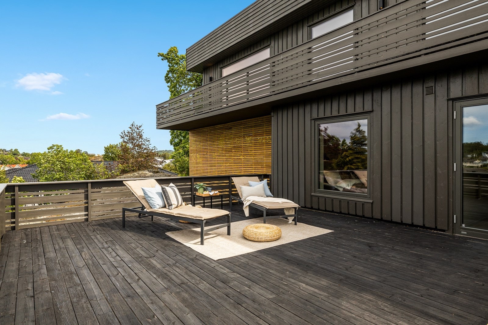 Den vestvendte beliggenheten gir flotte solforhold hele ettermiddagen og kvelden, perfekt for å nyte lange sommerdager i solen. Galleribilde