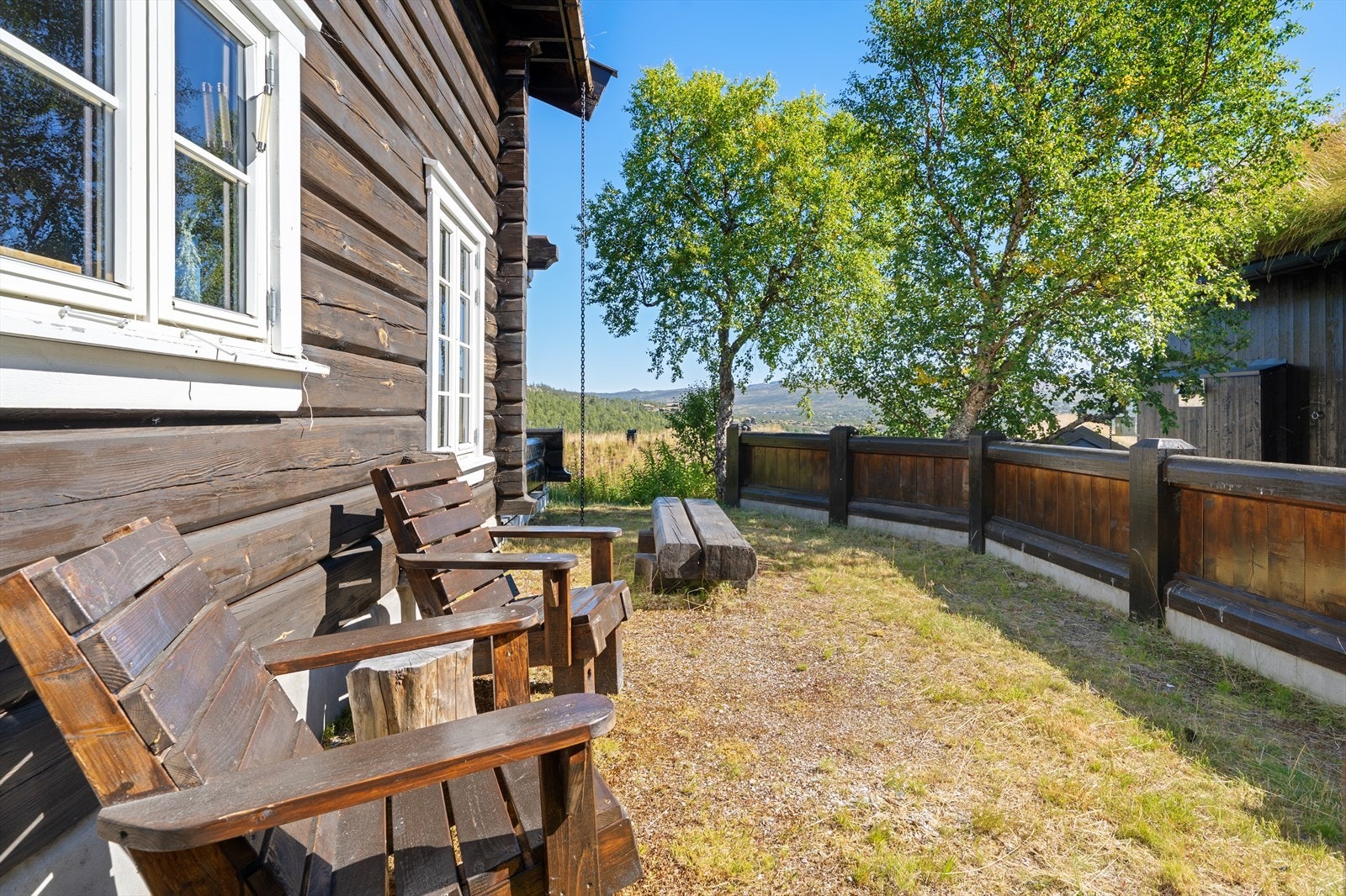 Lun sydvendt uteplass. Galleribilde