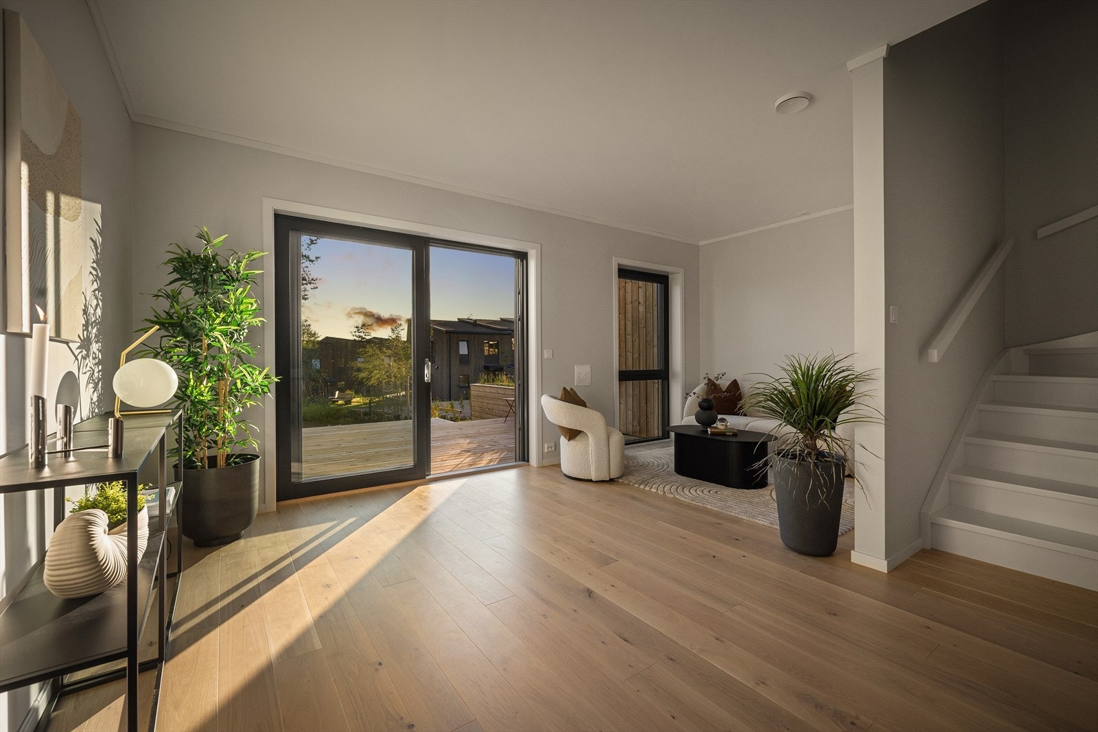 Stor stue m/utgang til sydvestvendt terrasse. Galleribilde