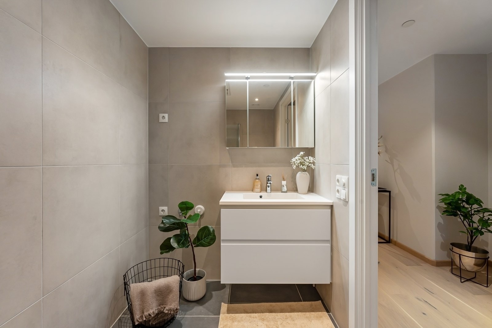 Gjestetoalett i tilknytning Hall. Galleribilde