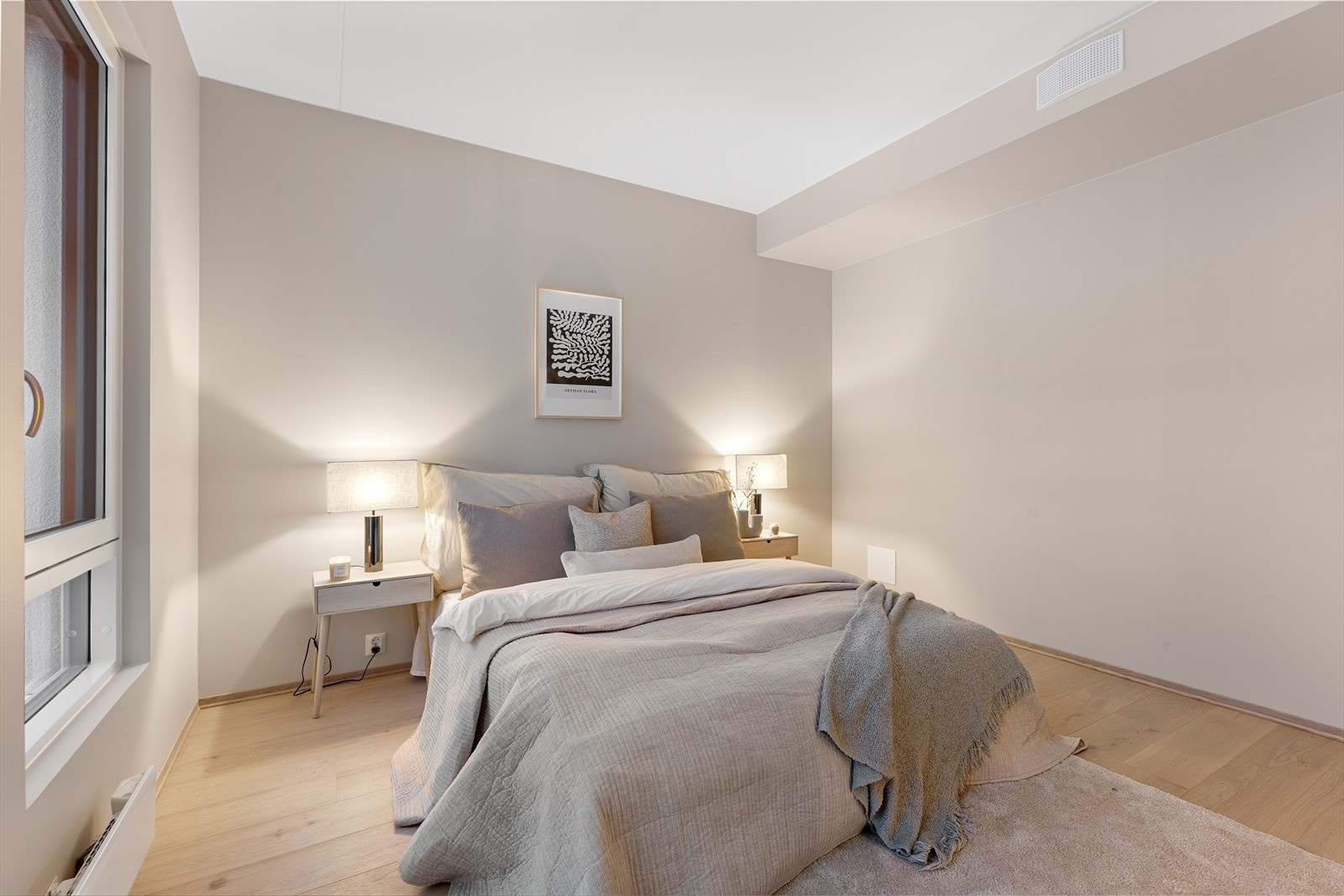 Soverom 4 på ca. hele 11,2 kvm. Gjester, barn, klær, hobby eller jobb. Galleribilde