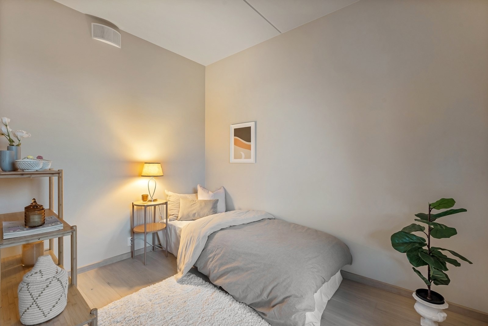 Soverom 3 på ca. hele 11 kvm. Gjester, barn, klær, hobby eller jobb. Galleribilde