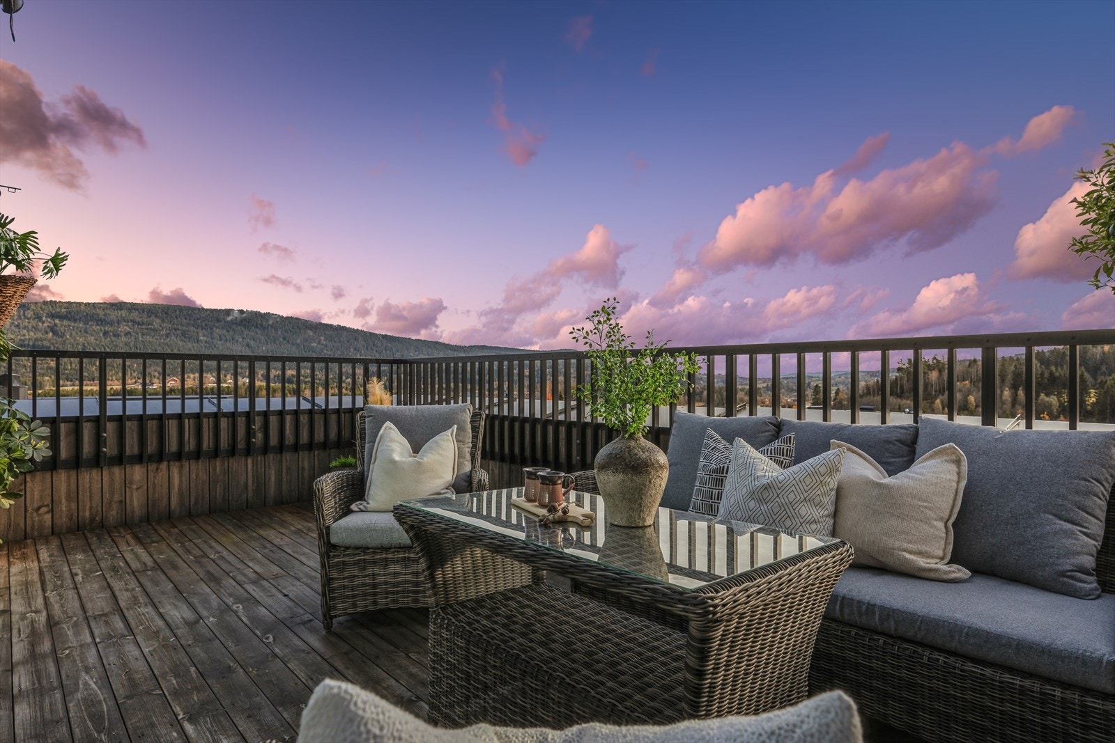 Her kan du nyte utsikten i fredelige og naturskjønne omgivelser. Galleribilde