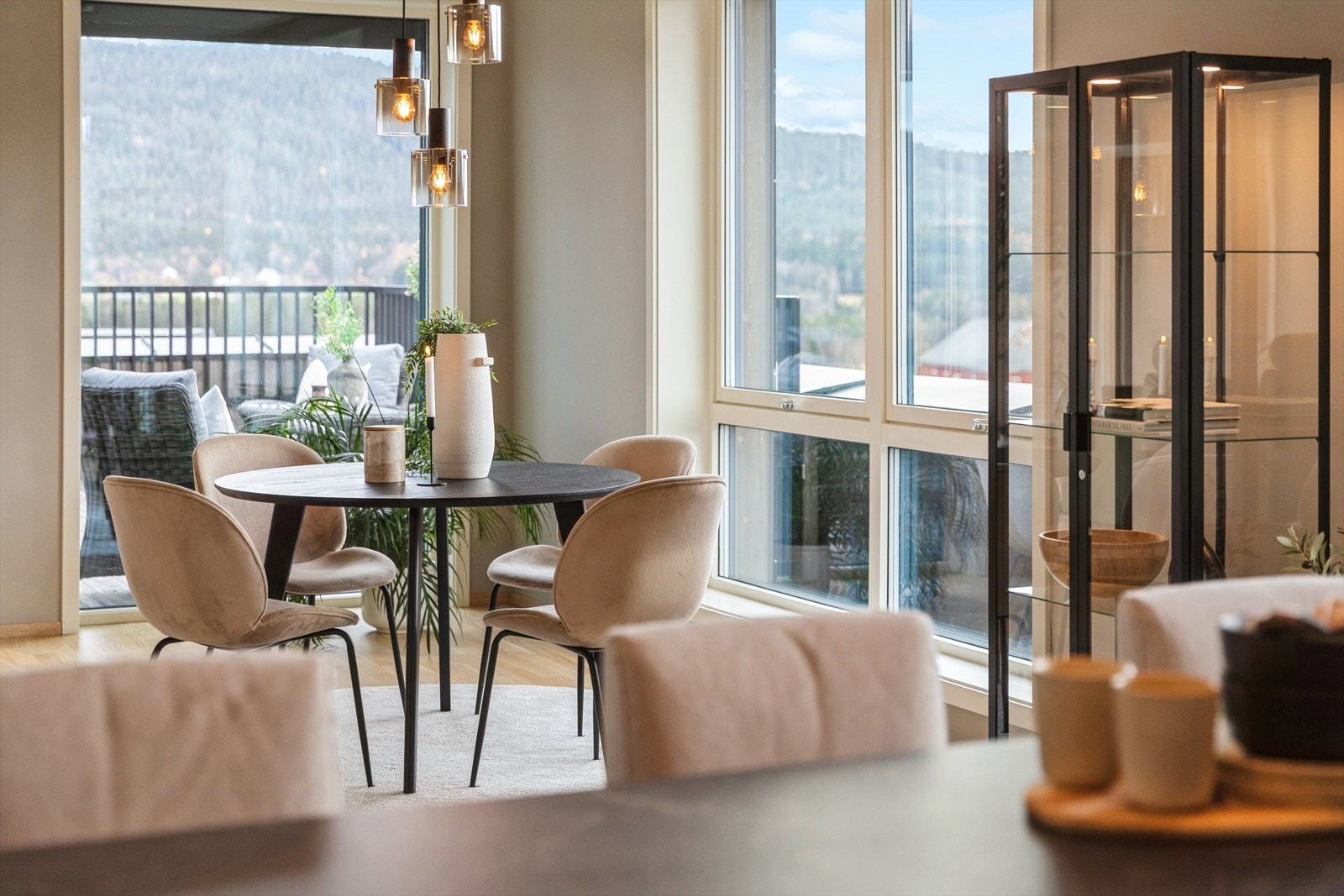 Stue, kjøkken og detalj Galleribilde